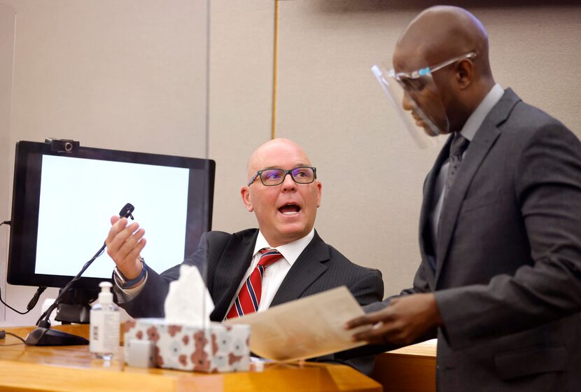 Defense attorney Kobby Warren cross-examines Dallas police Detective Scott Sayers.