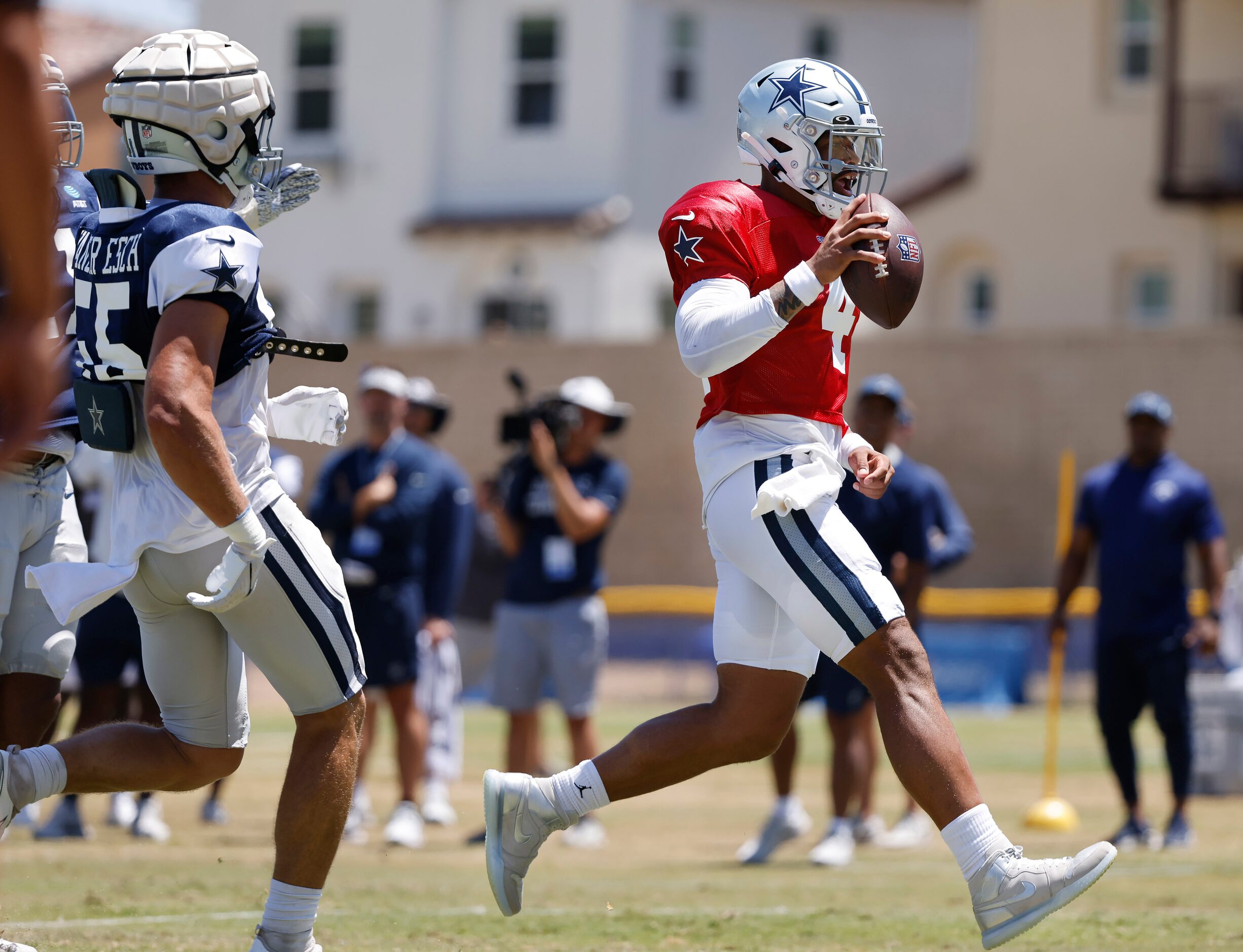 Dallas Cowboys quarterback Dak Prescott (4) keeps the ball and runs in for a touchdown...