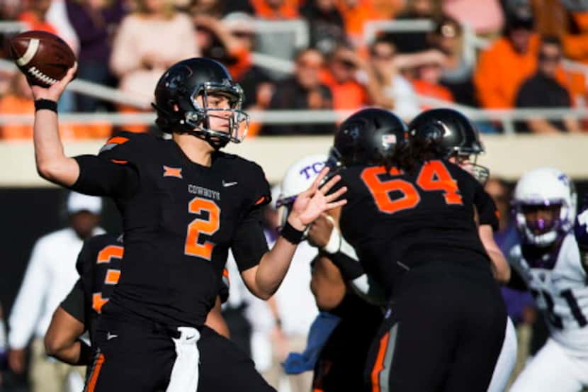 Oklahoma State quarterback Mason Rudolph (2) throws a pass during the first quarter of an...