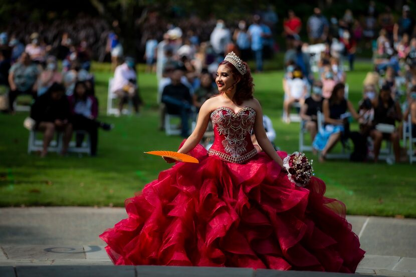 Esmeralda Trevino participó en el tercer desfile anual de Quinceañera Fashion en el Dallas...