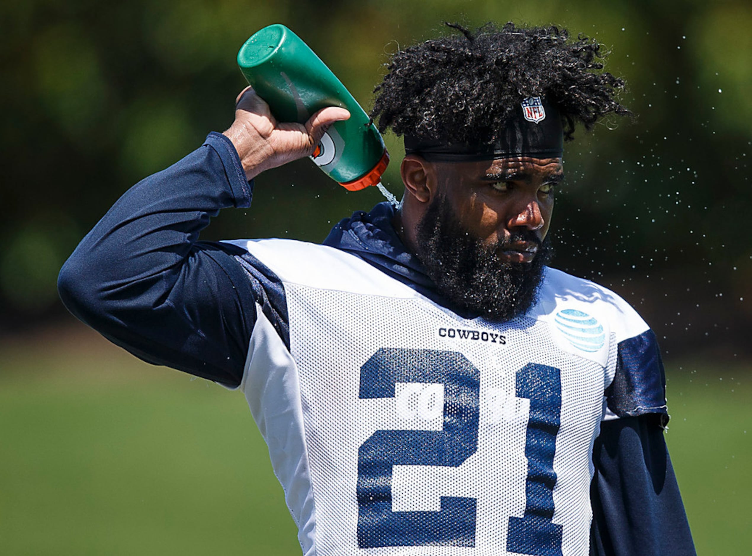 Dallas Cowboys running back Ezekiel Elliott tops NFL jersey sales - ESPN