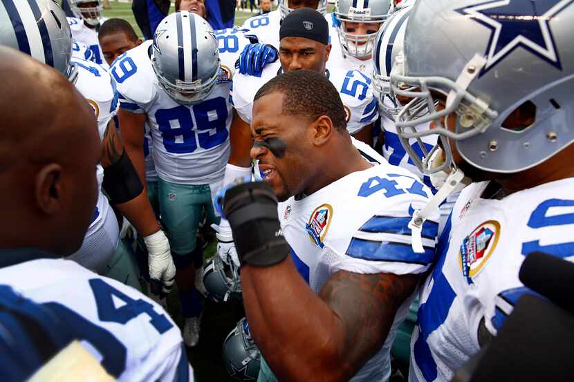 Dallas Cowboys fullback Lawrence Vickers (47) gives an impassioned speech to his teammates...