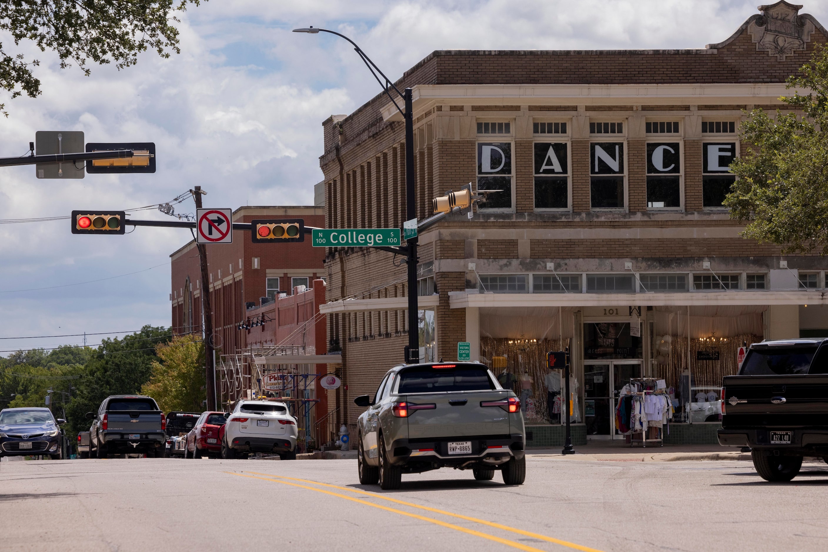 South College Street in downtown Waxahachie.