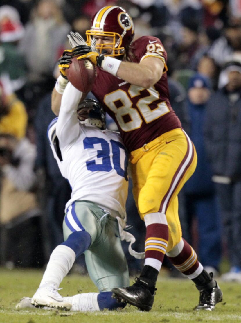 Washington Redskins tight end Logan Paulsen (82) holds onto the ball despite an attempt to...