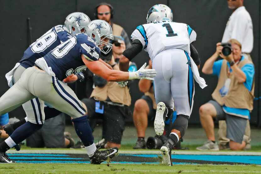 Carolina Panthers quarterback Cam Newton (1) runs for a second-quarter touchdown as Dallas...