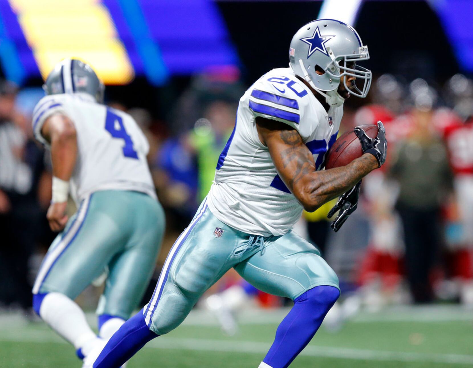 Darren McFadden retires, two days after being waived by Cowboys