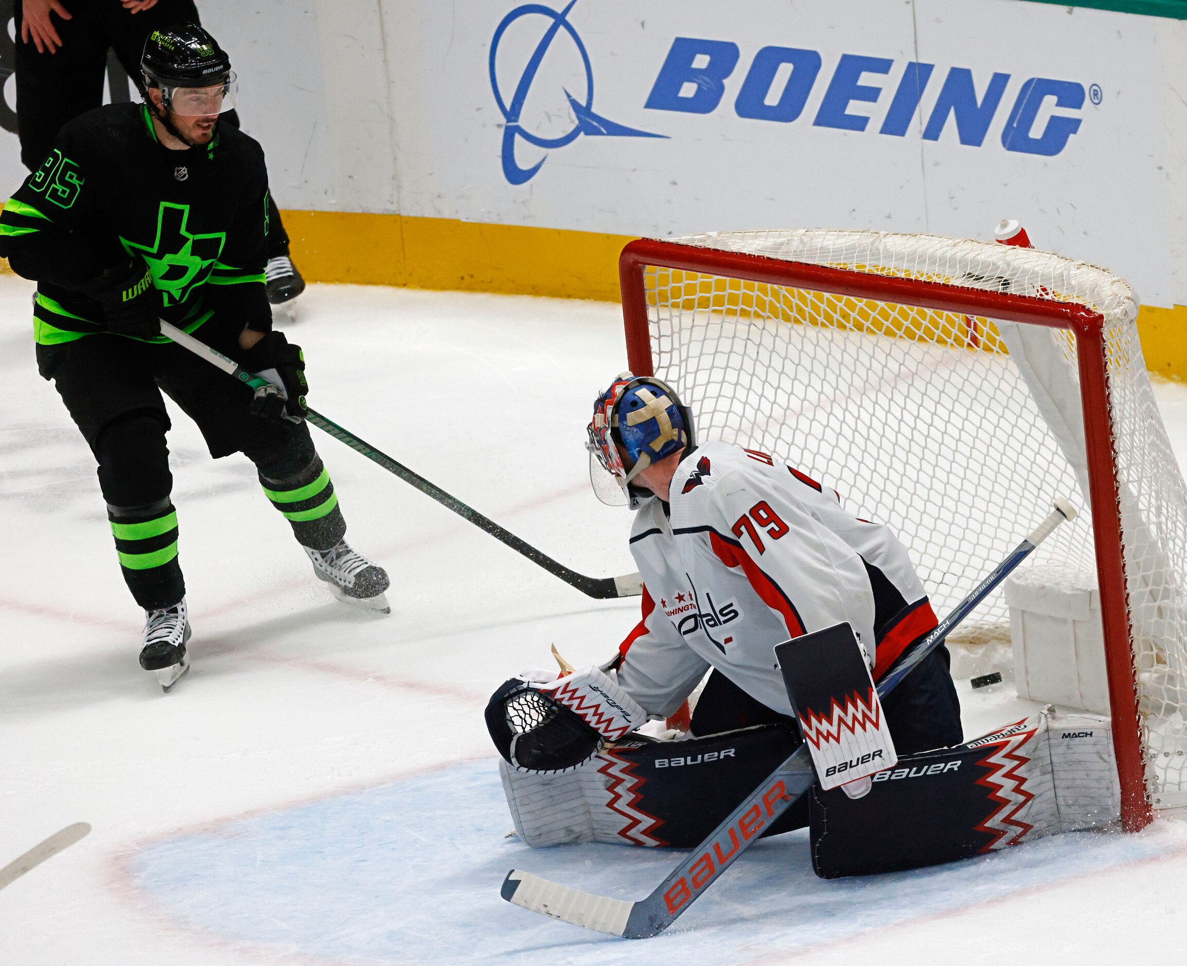 Washington Capitals goaltender Charlie Lindgren (79) cannot stop the shot by Dallas Stars...