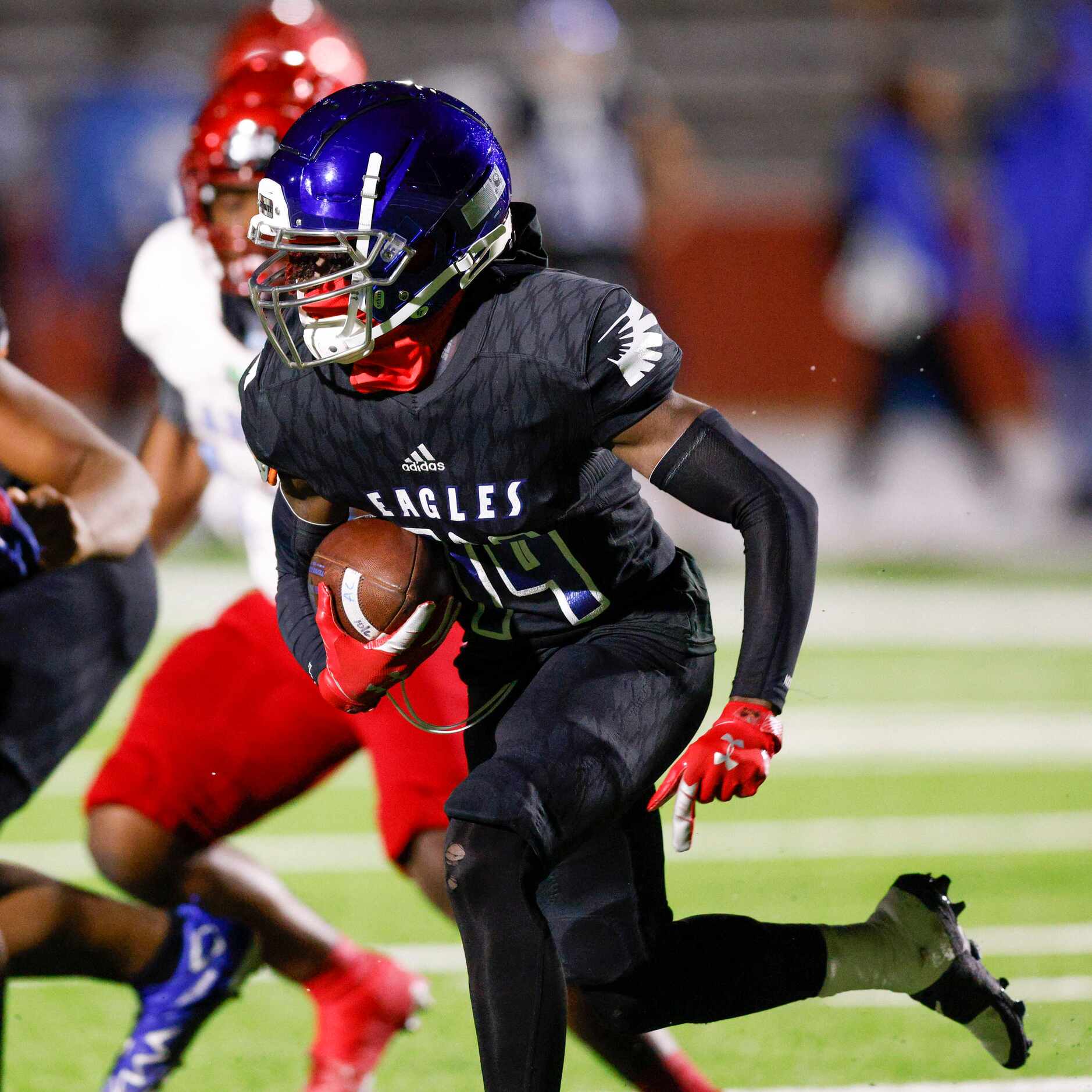 Wilmer-Hutchins running back Jakyree Washington (14) runs the ball during the first half of...