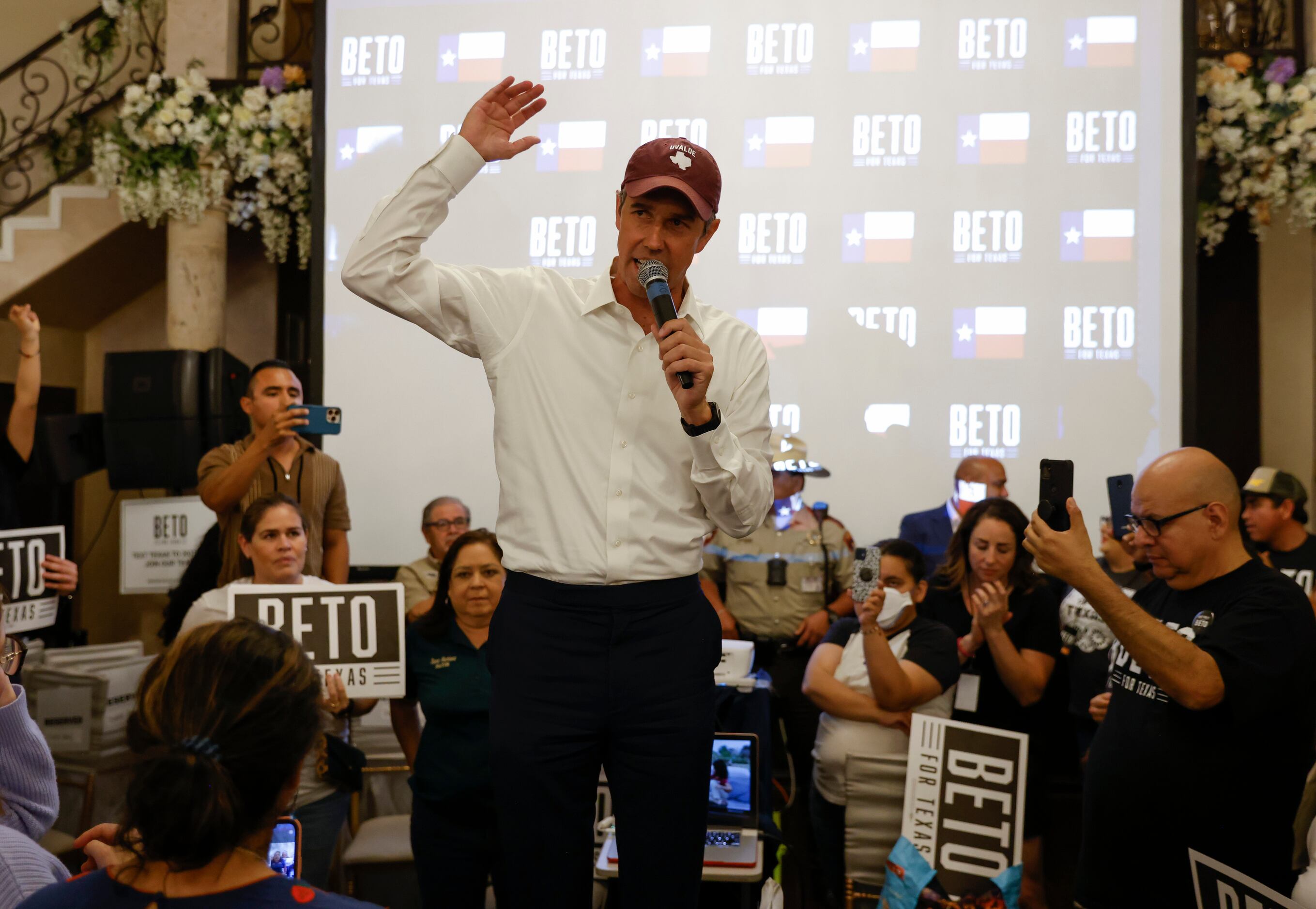 Democratic gubernatorial candidate Beto O'Rourke addresses the crowd at a post-debate watch...