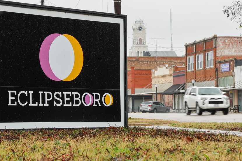 Un letrero anunciando “Eclipseboro” el martes 23 de enero de 2024, en Hillsboro, Texas. El...