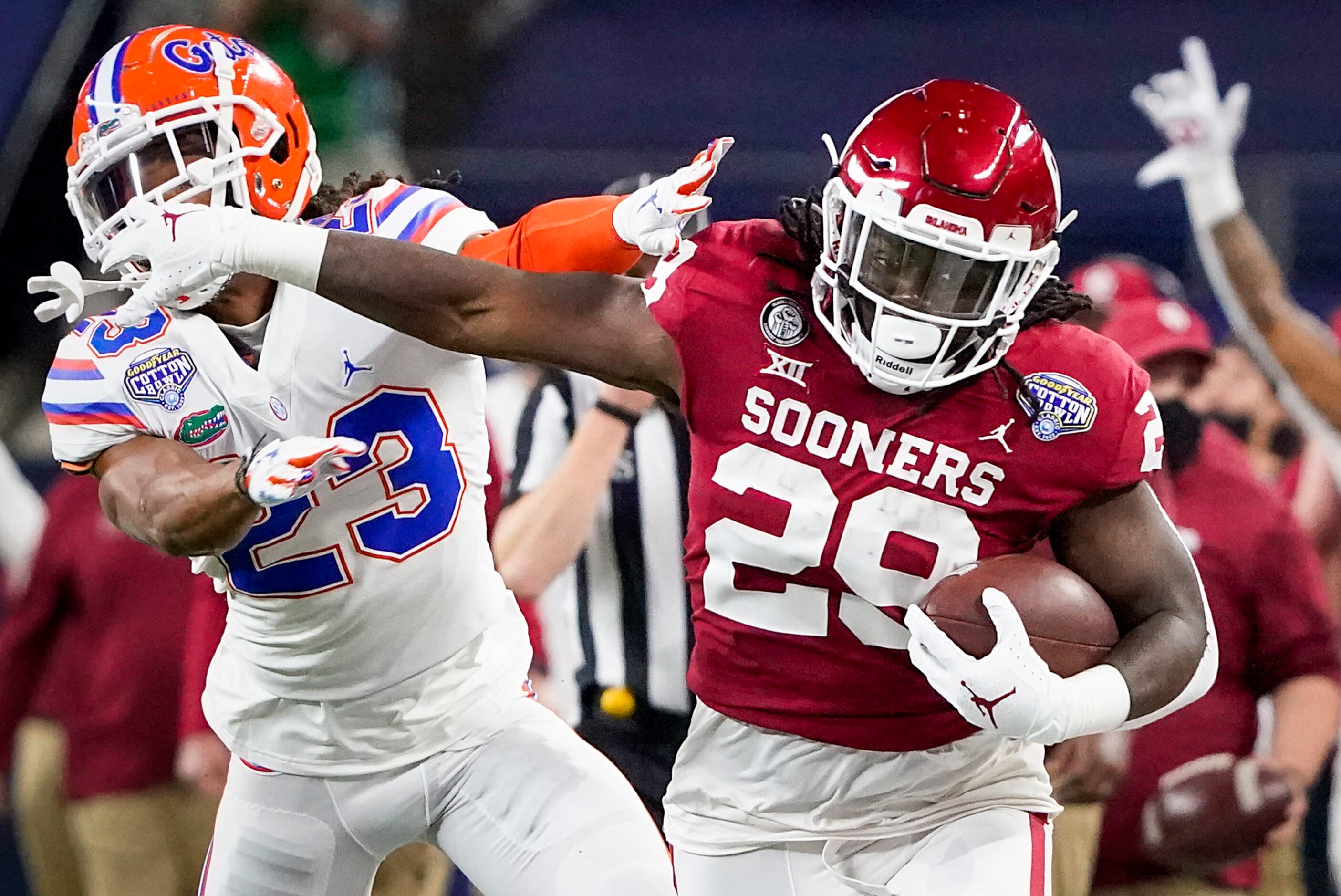 Oklahoma running back Rhamondre Stevenson (29) pushes past Florida defensive back Jaydon...