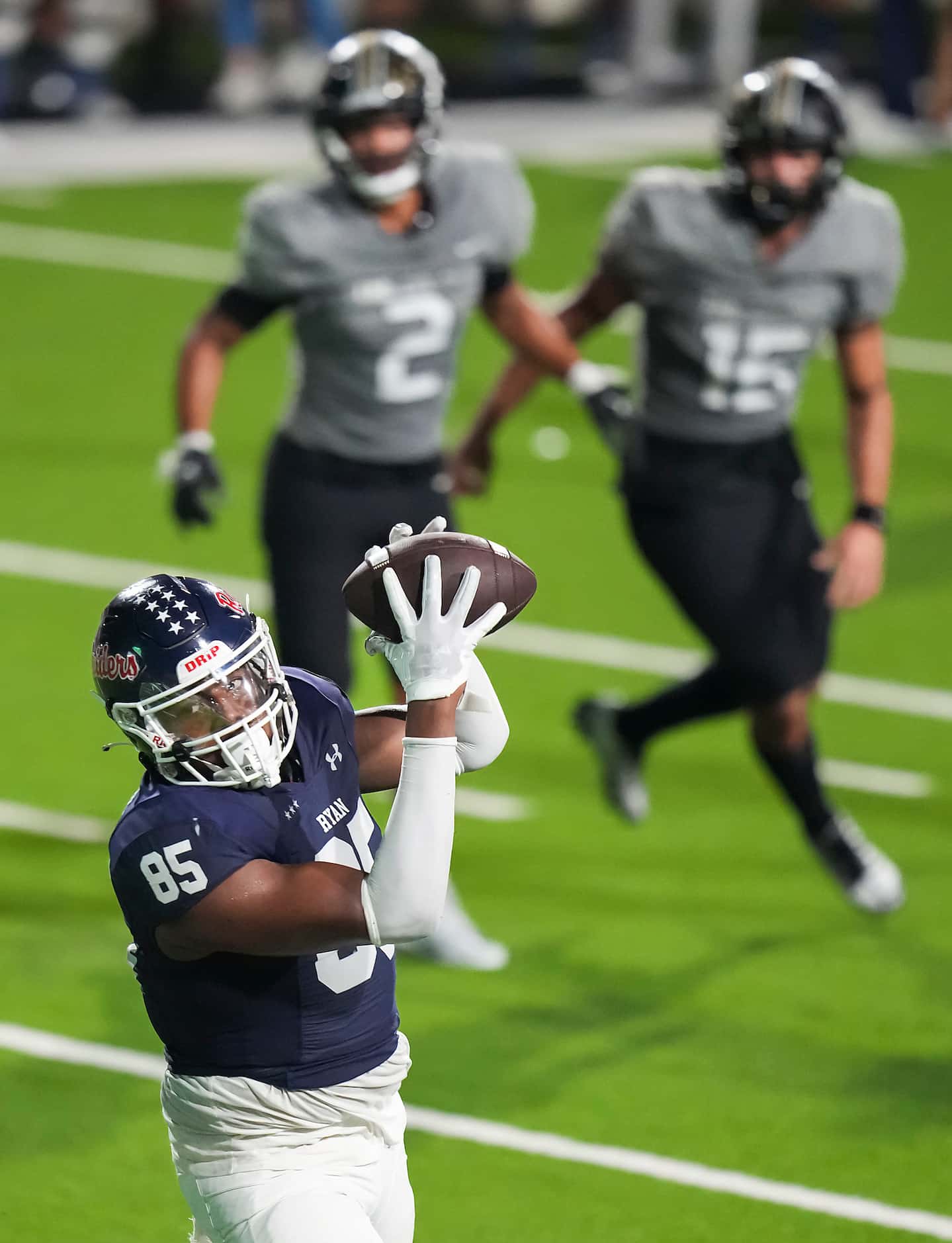 Denton Ryan’s Jose Melendez (85) pulls in a pass during the first half of a District 3-5A...