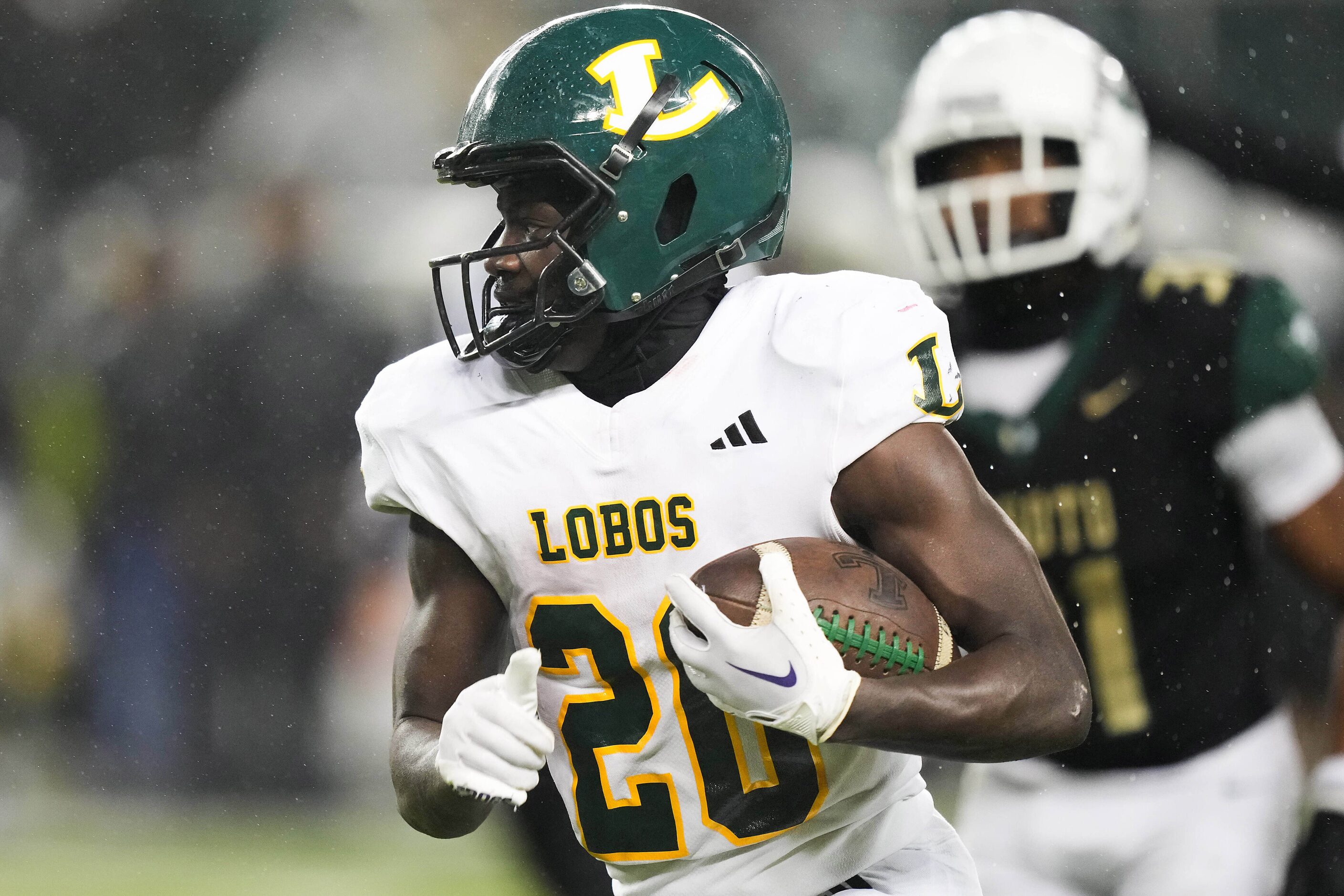 Longview’s Kelvin Washington (20) breaks free on a touchdown run during the second half of...