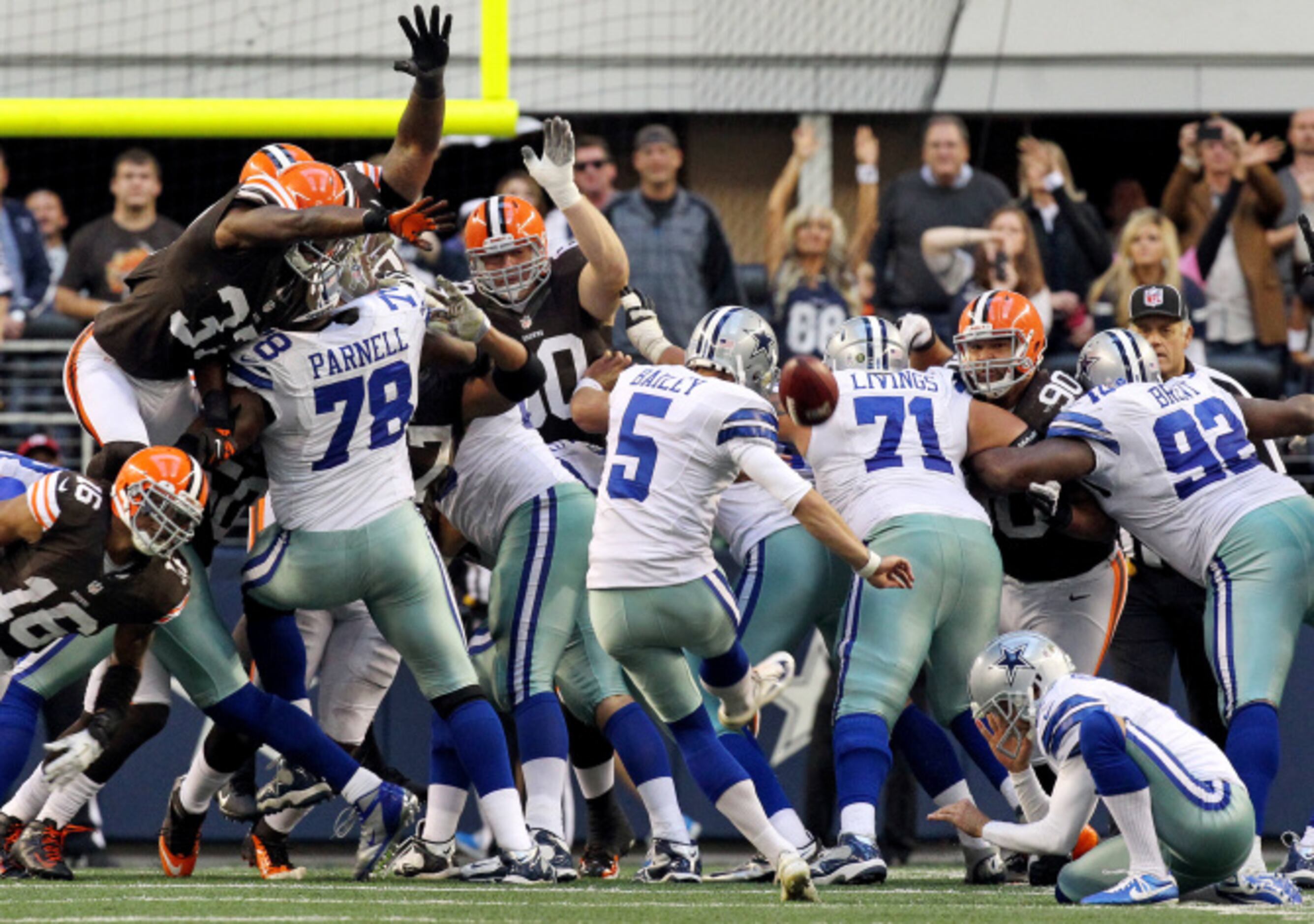 Cleveland Browns linebacker Tony Fields II (42) jogs off of the