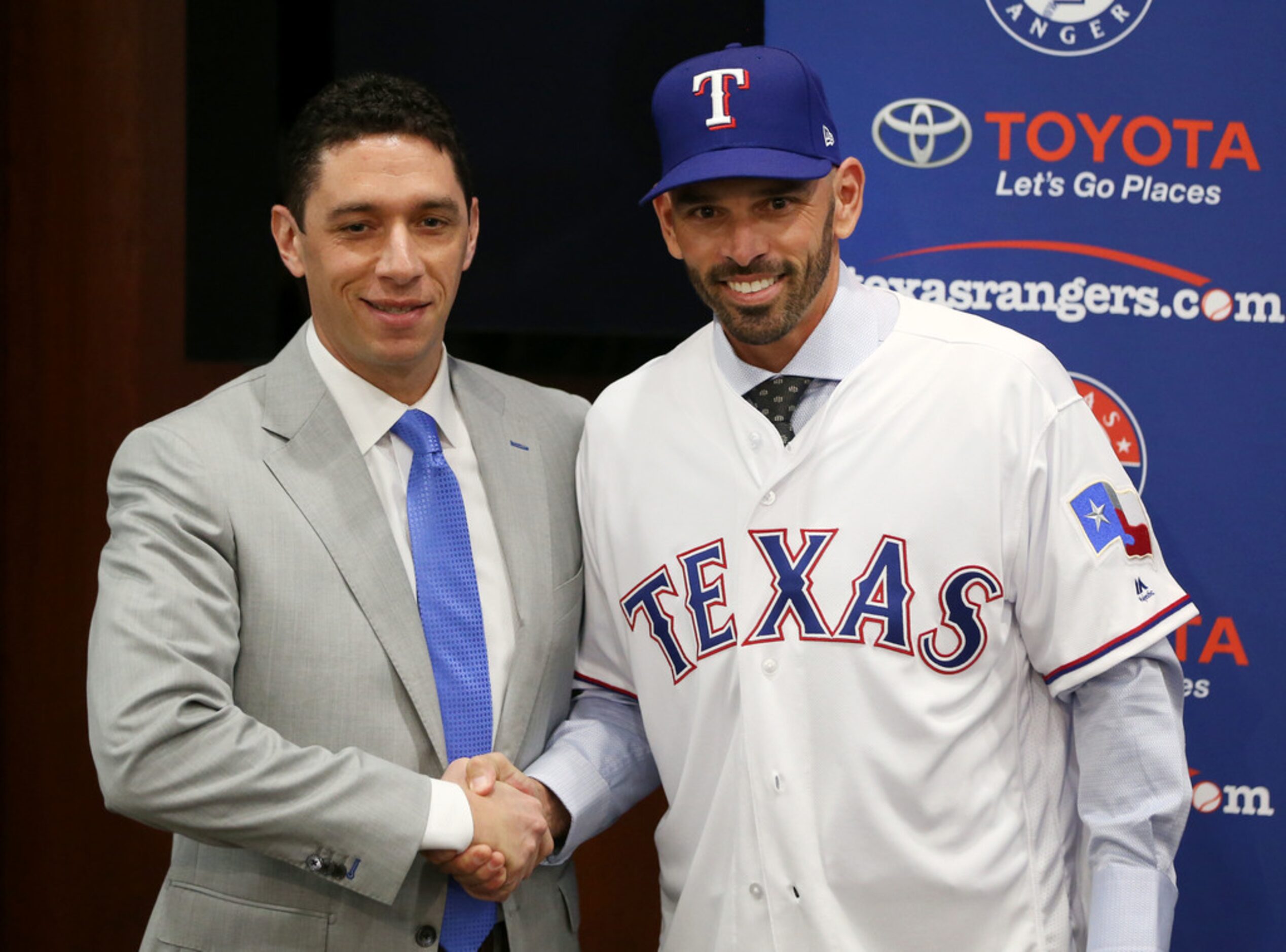 Texas Rangers' new manager Chris Woodward shakes hands with General Manager Jon Daniels...