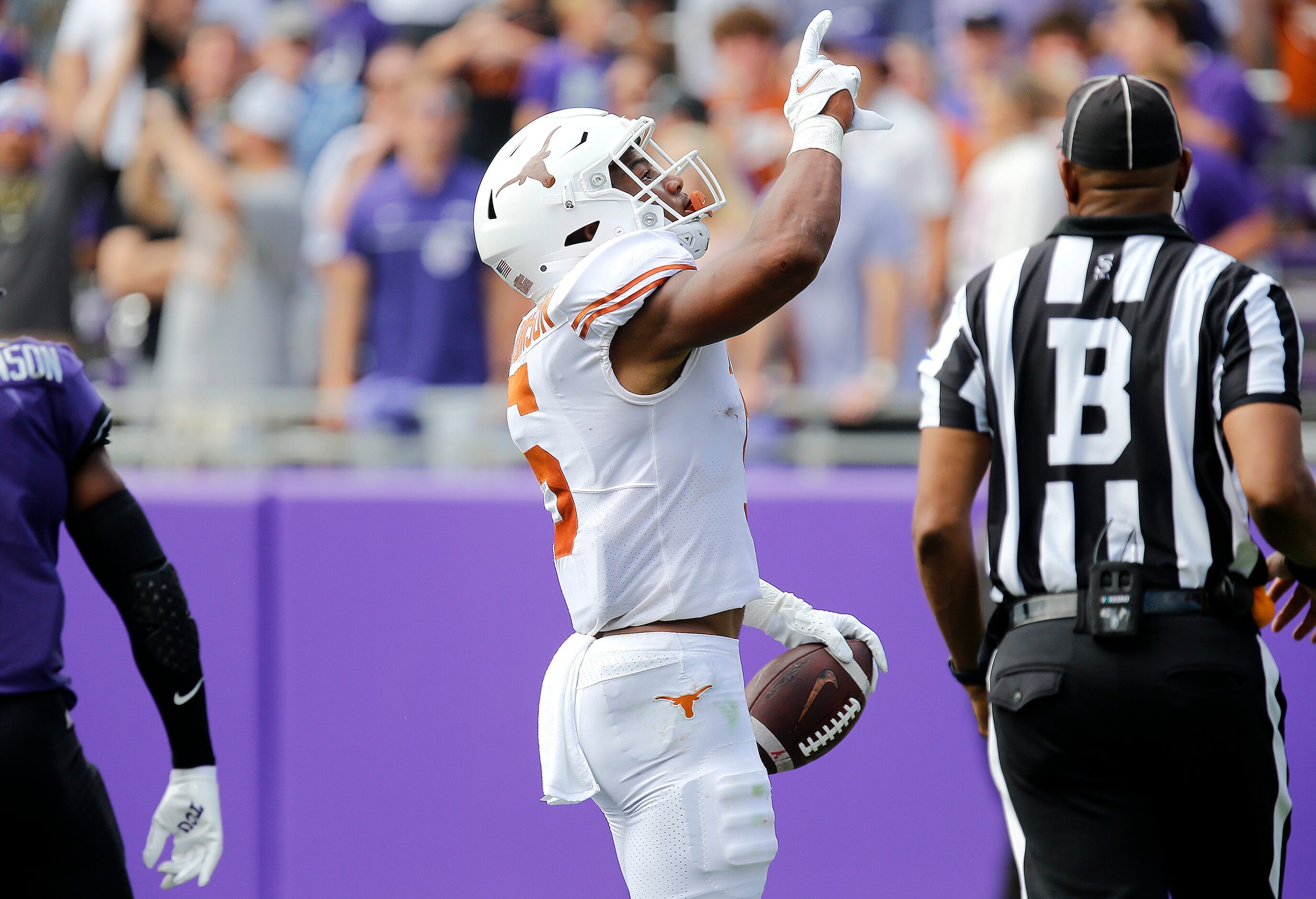 Texas Longhorns running back Bijan Robinson (5) celebrates scoring a touchdown during the...