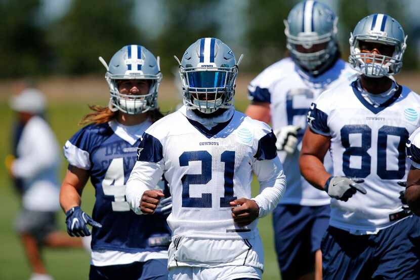 Dallas Cowboys running back Ezekiel Elliott (21) jogs with teammates during organized team...