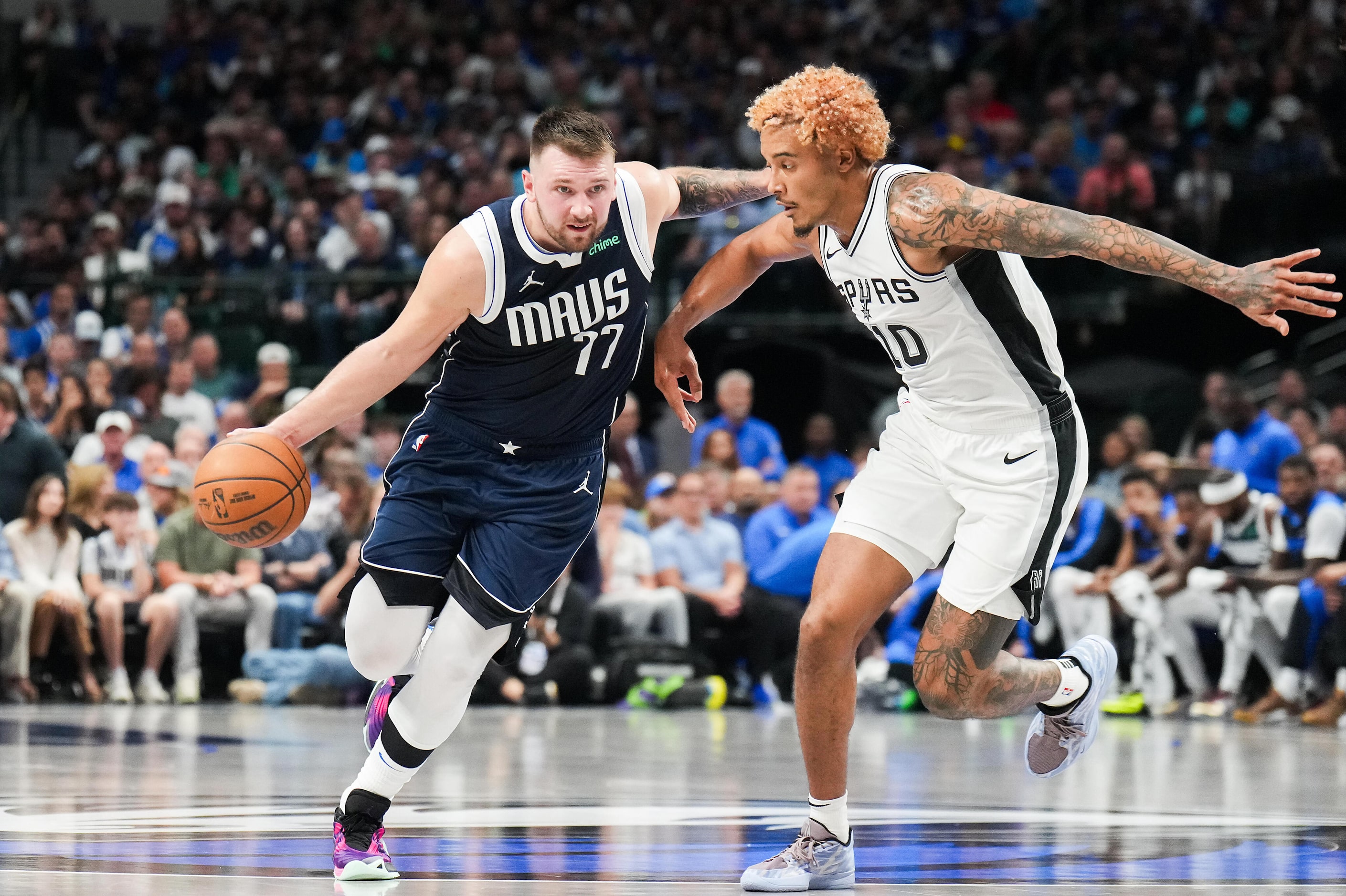 Dallas Mavericks guard Luka Doncic (77) drives against San Antonio Spurs forward Jeremy...