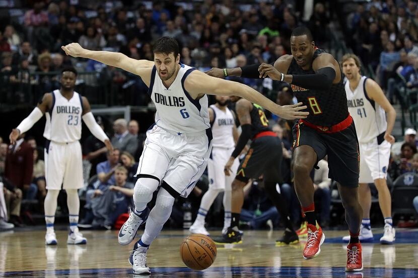 DALLAS, TX - JANUARY 07:  Andrew Bogut #6 of the Dallas Mavericks runs for the loose ball...