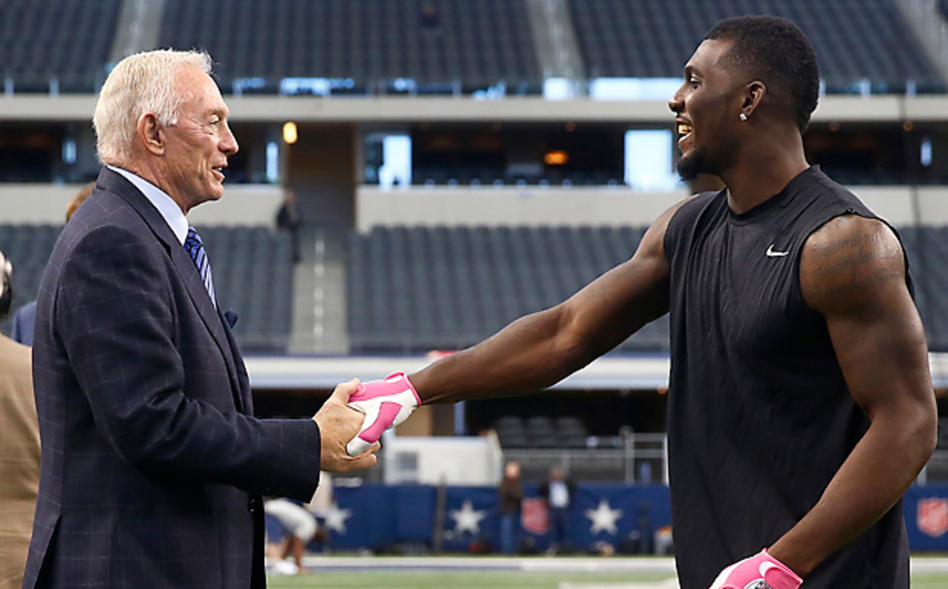 Dez Bryant freaks out after CeeDee Lamb's catch was ruled out of bounds