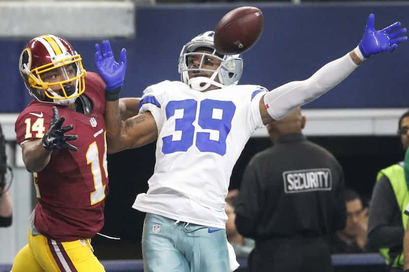 Washington Redskins wide receiver Ryan Grant (14) is called for offensive pass interference...