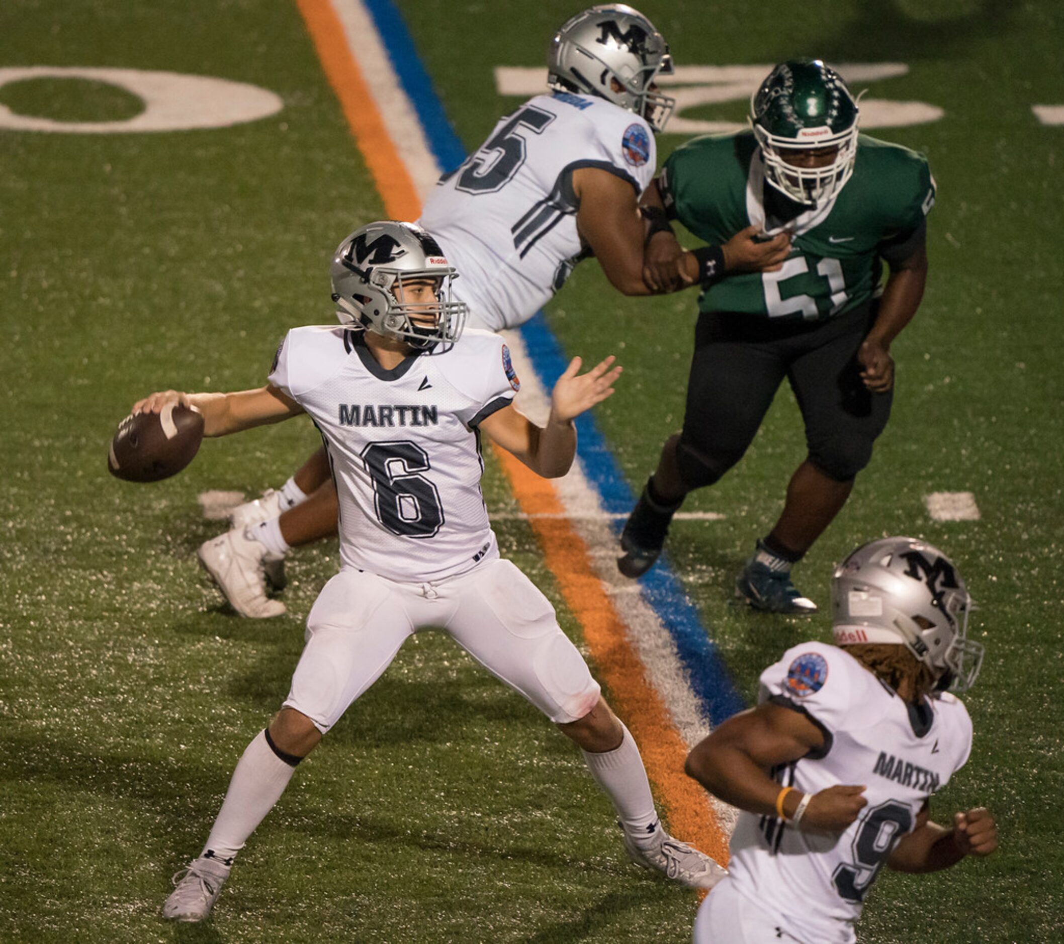 Arlington Martin quarterback Zach Mundell (6) throws a pass during the second half of a high...