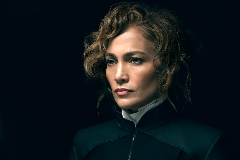 En esta imagen proporcionada por Netflix, Jennifer Lopez en una escena de "Atlas".