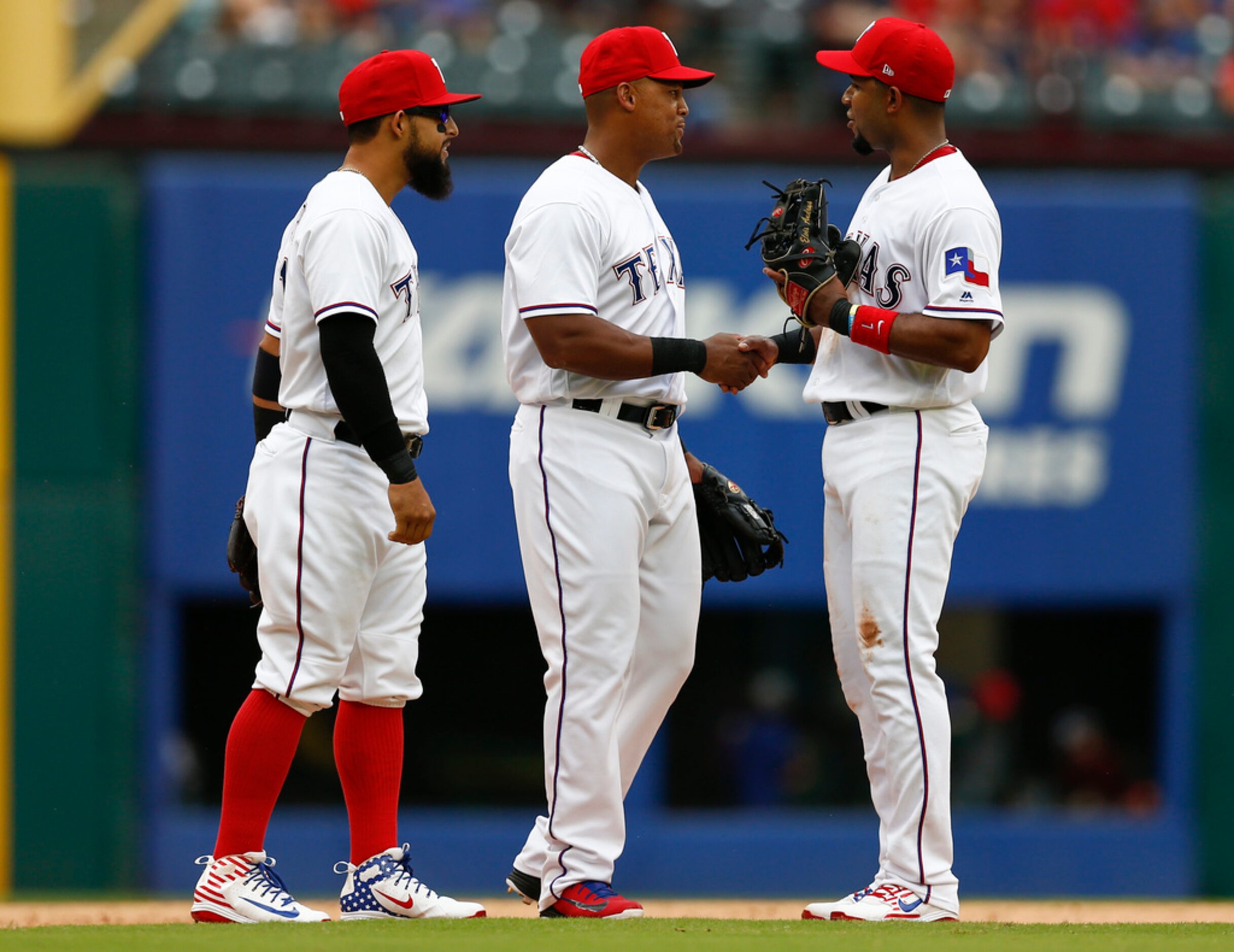 Texas Rangers third baseman Adrian Beltre, center, shakes hands with Elvis Andrus, right,...