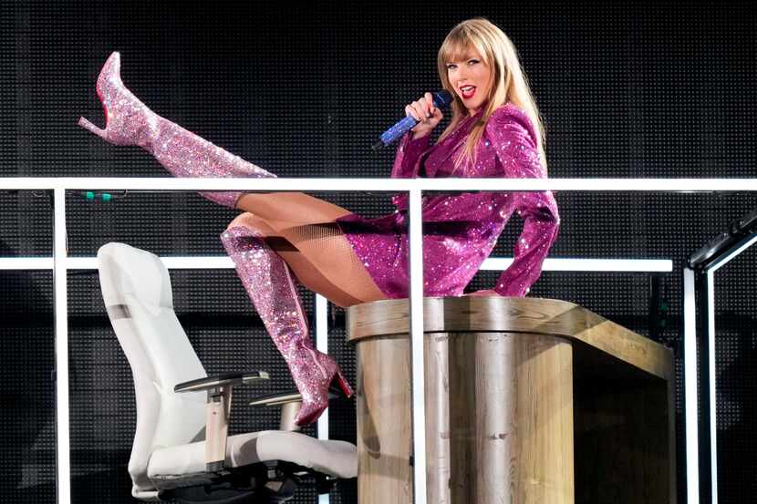 Taylor Swift durante su presentación en el estadio Monumental en la primera fecha de su gira...