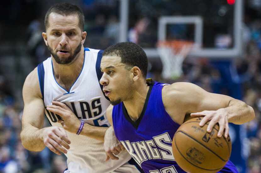 Dallas Mavericks guard J.J. Barea (5) gets pushed aside by Sacramento Kings guard Seth Curry...