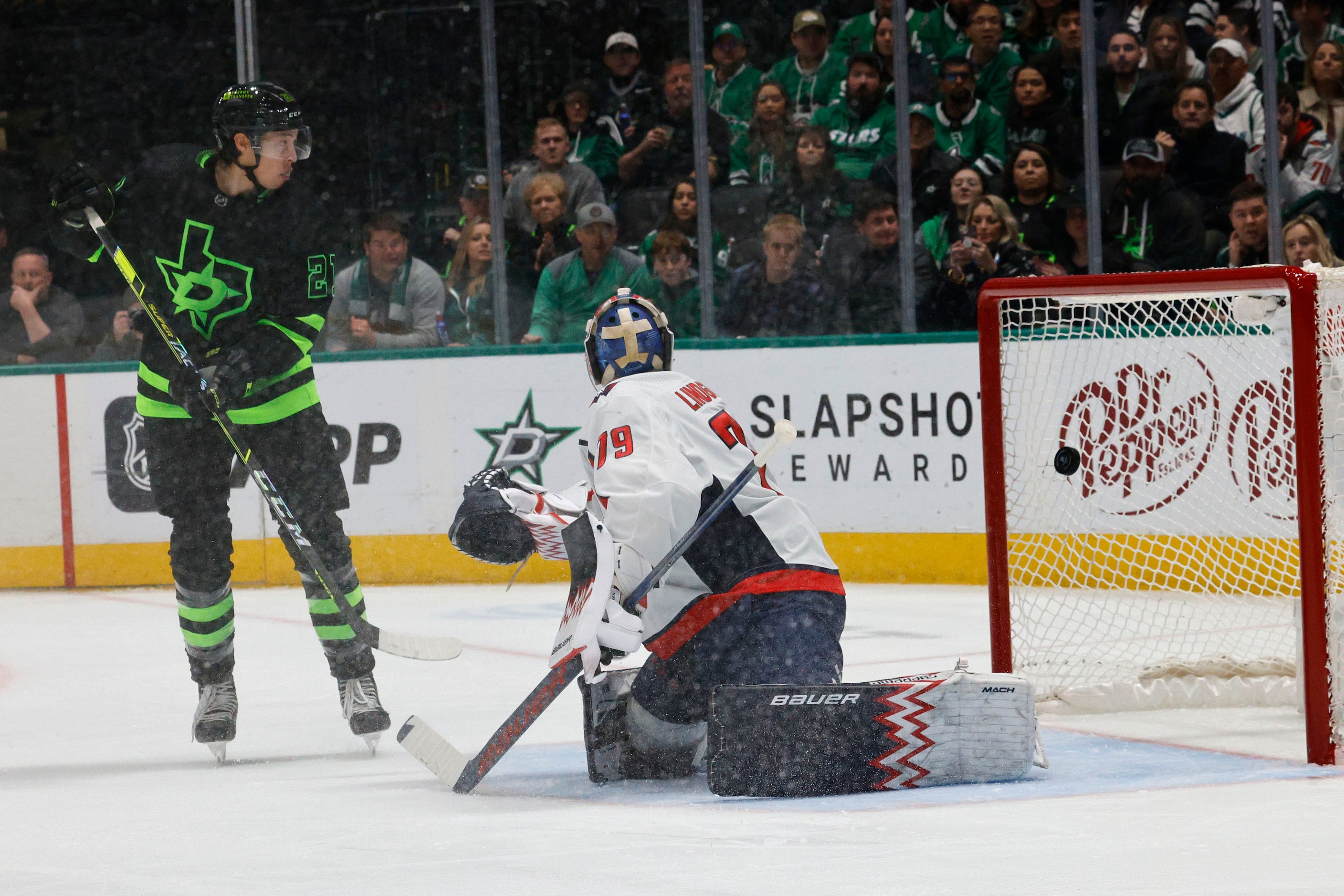 Washington Capitals goaltender Charlie Lindgren (79) cannot stop the shot by Dallas Stars...