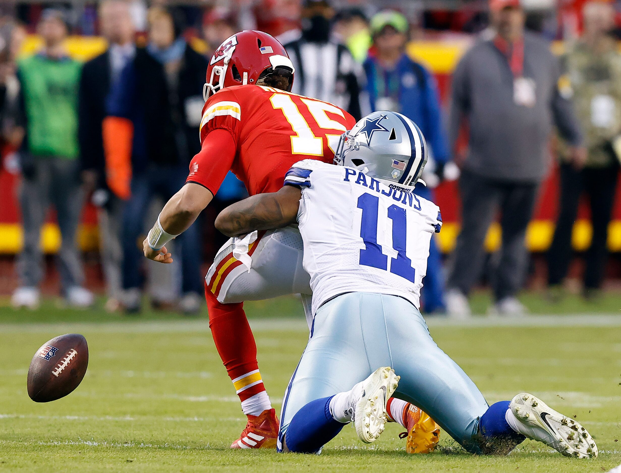 Dallas Cowboys outside linebacker Micah Parsons (11) sacks and forces the fumble of Kansas...