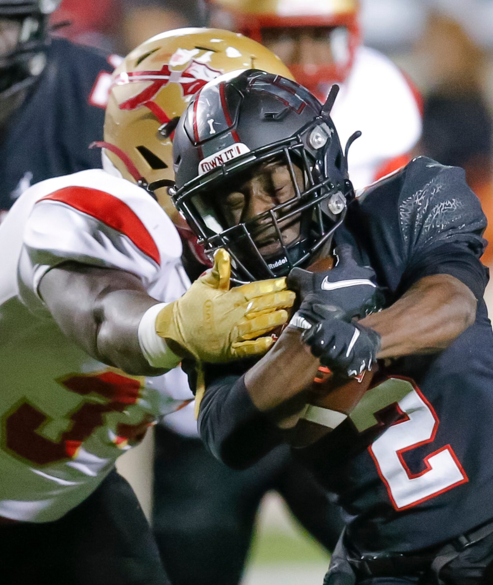 Lake Highlands senior running back Noelle Whitehead (2) carries the ball as South Grand...