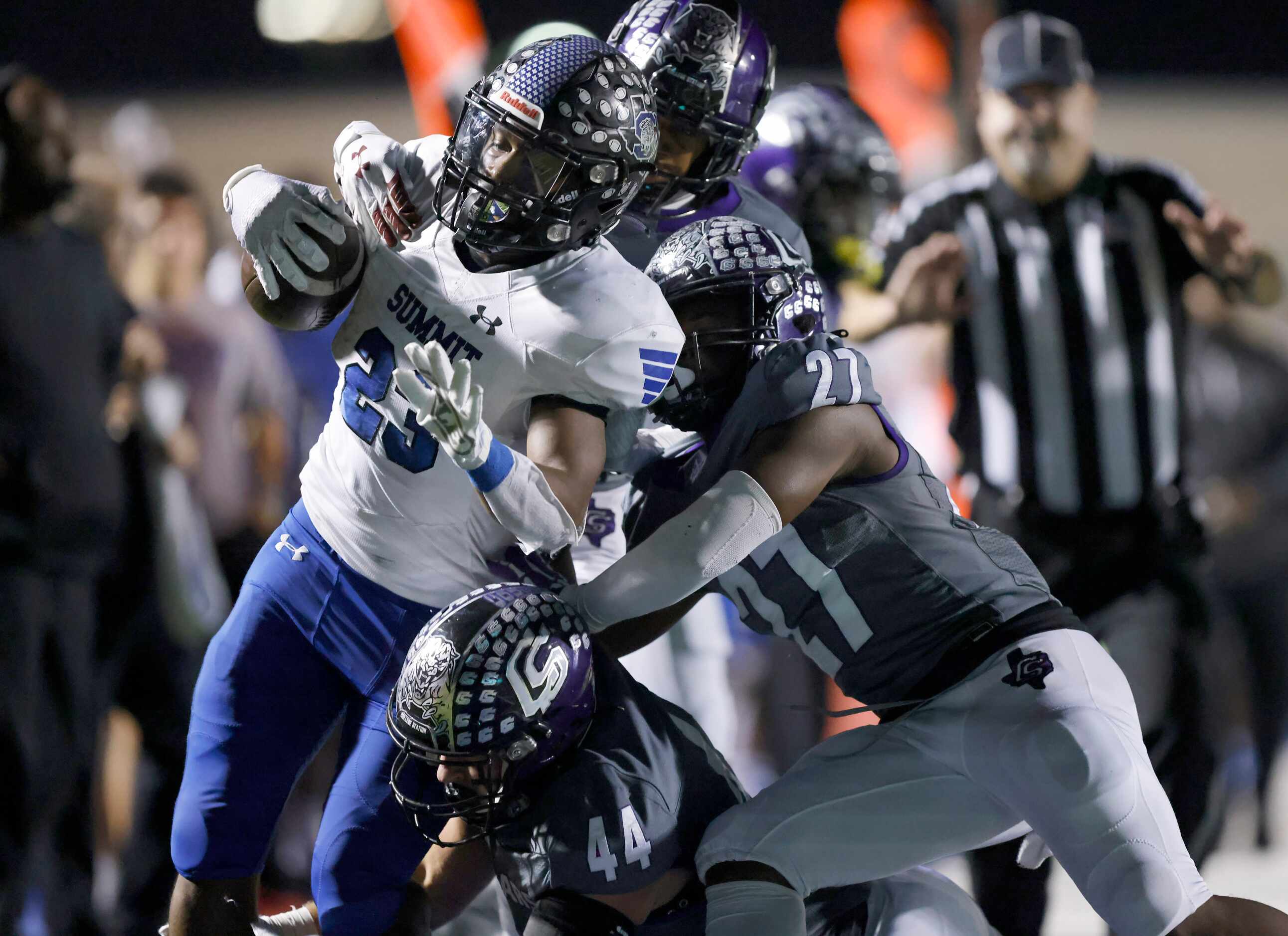 Mansfield Summit running back Orlando Scales (23) is forced out of bounds by the College...