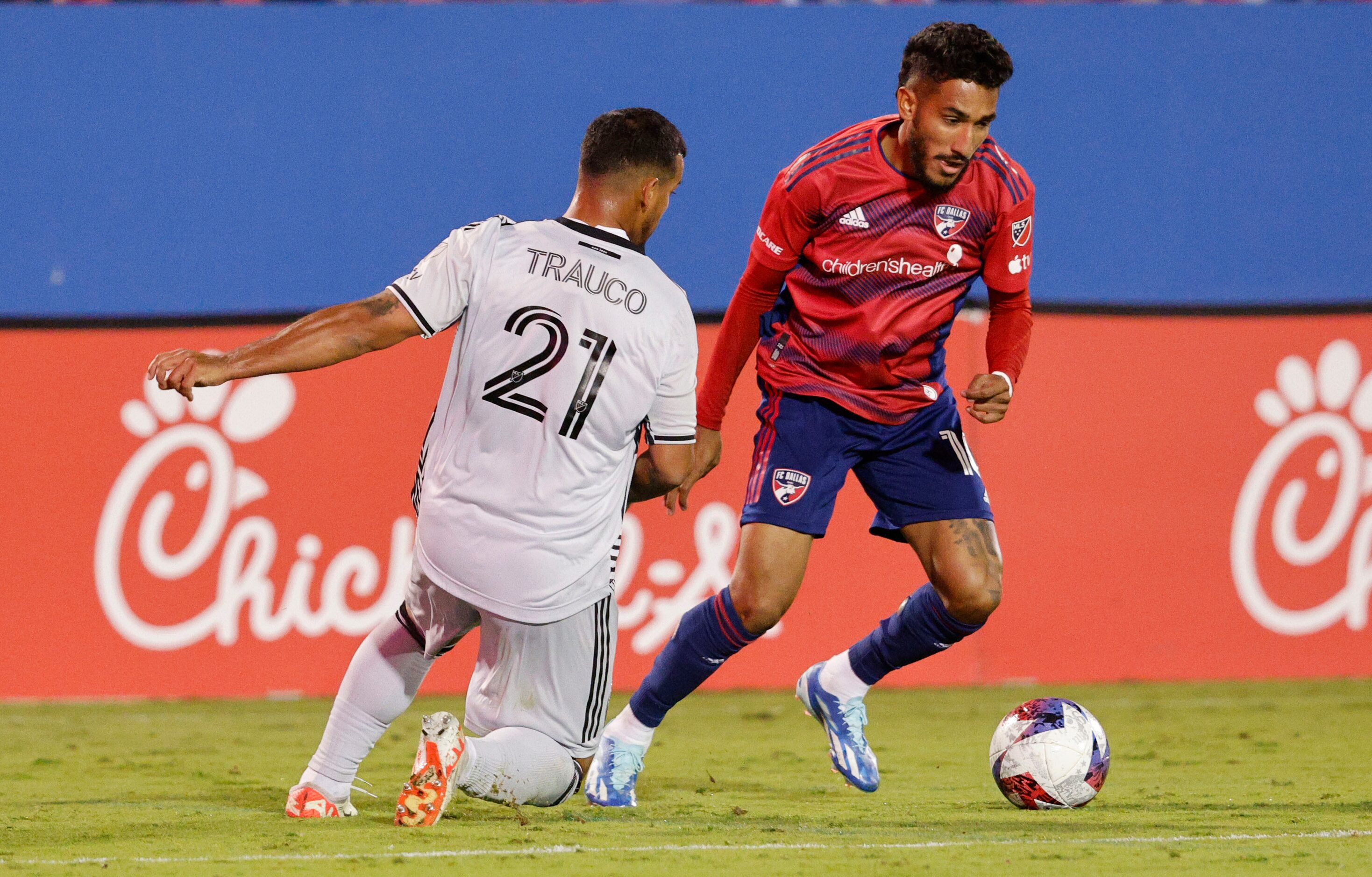 FC Dallas forward Jesús Ferreira (10) controls the ball against San Jose Earthquakes...