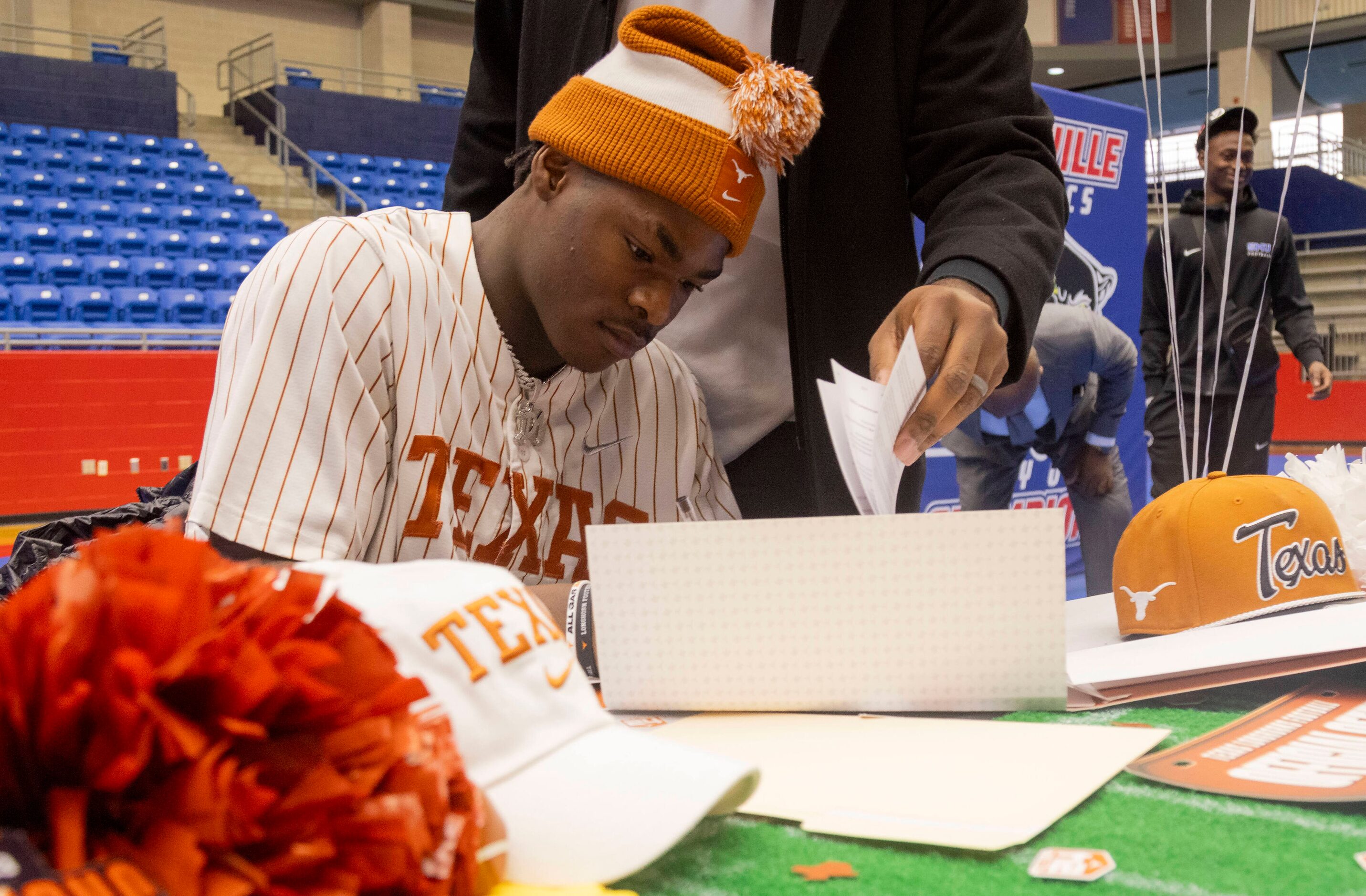 Defensive end Colin Simmons signs his national letter of intent to play at the University of...