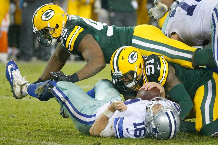 Dallas Cowboys quarterback Matt Cassel (16) is sacked by Green Bay Packers Jay Elliott (91)...