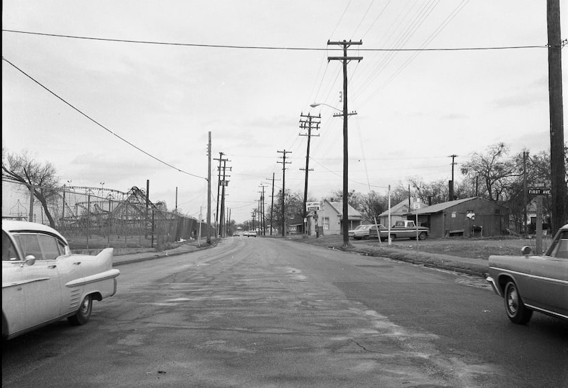 At right you can see Lowe's Bar-B-Q on Pennsylvania Avenue, which once had a ringside seat...