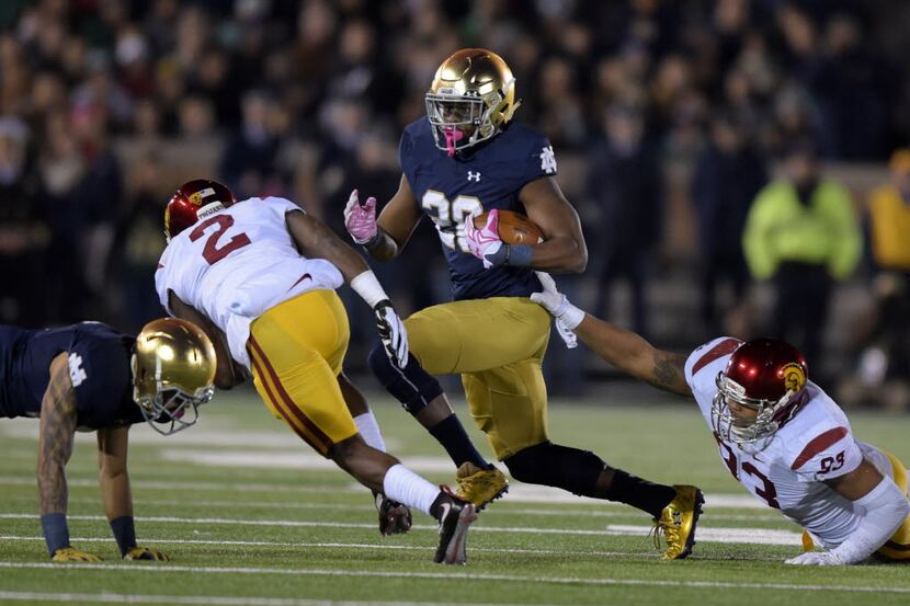 Oct 17, 2015; South Bend, IN, USA; Notre Dame Fighting Irish running back C.J. Prosise (20)...