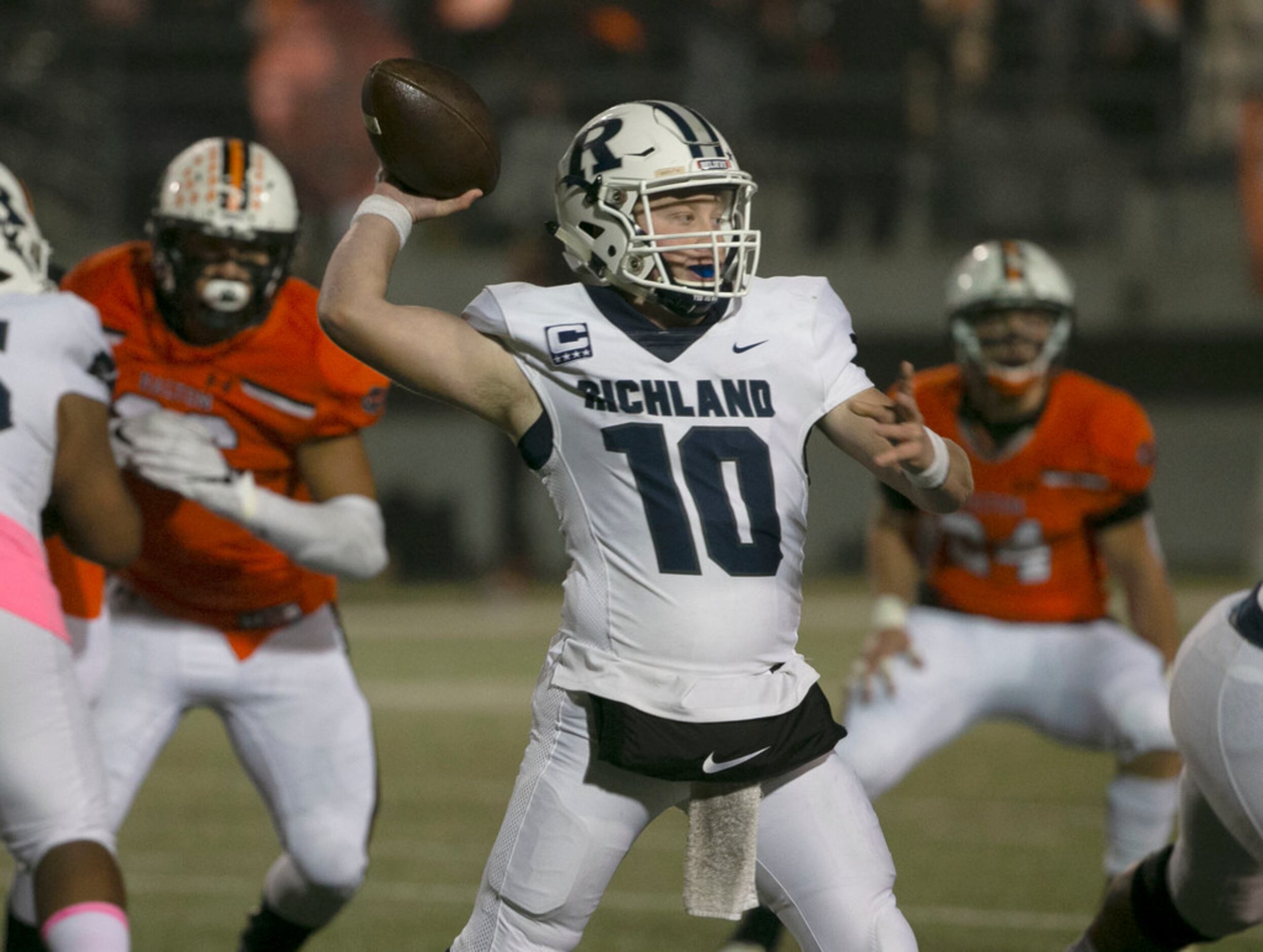Richland quarterback Cole Benson (10) throws the ball against Haltom during the first half...