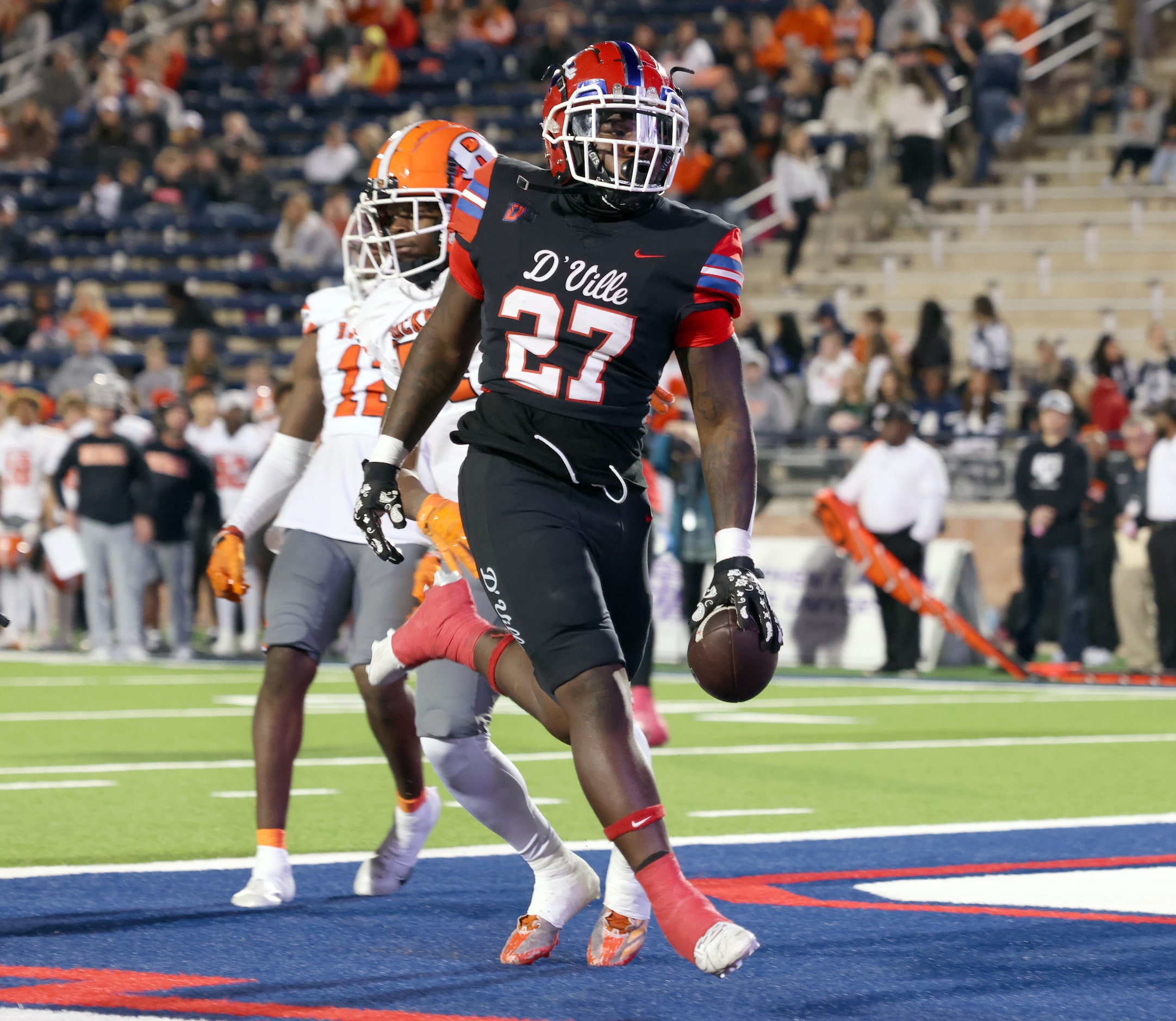 Duncanville running back JaQualon Armstrong (27) scores a rushing touchdown during first...