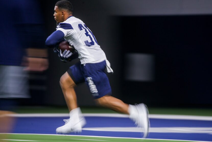 Dallas Cowboys running back Tony Pollard runs through drills during the Cowboys rookie...