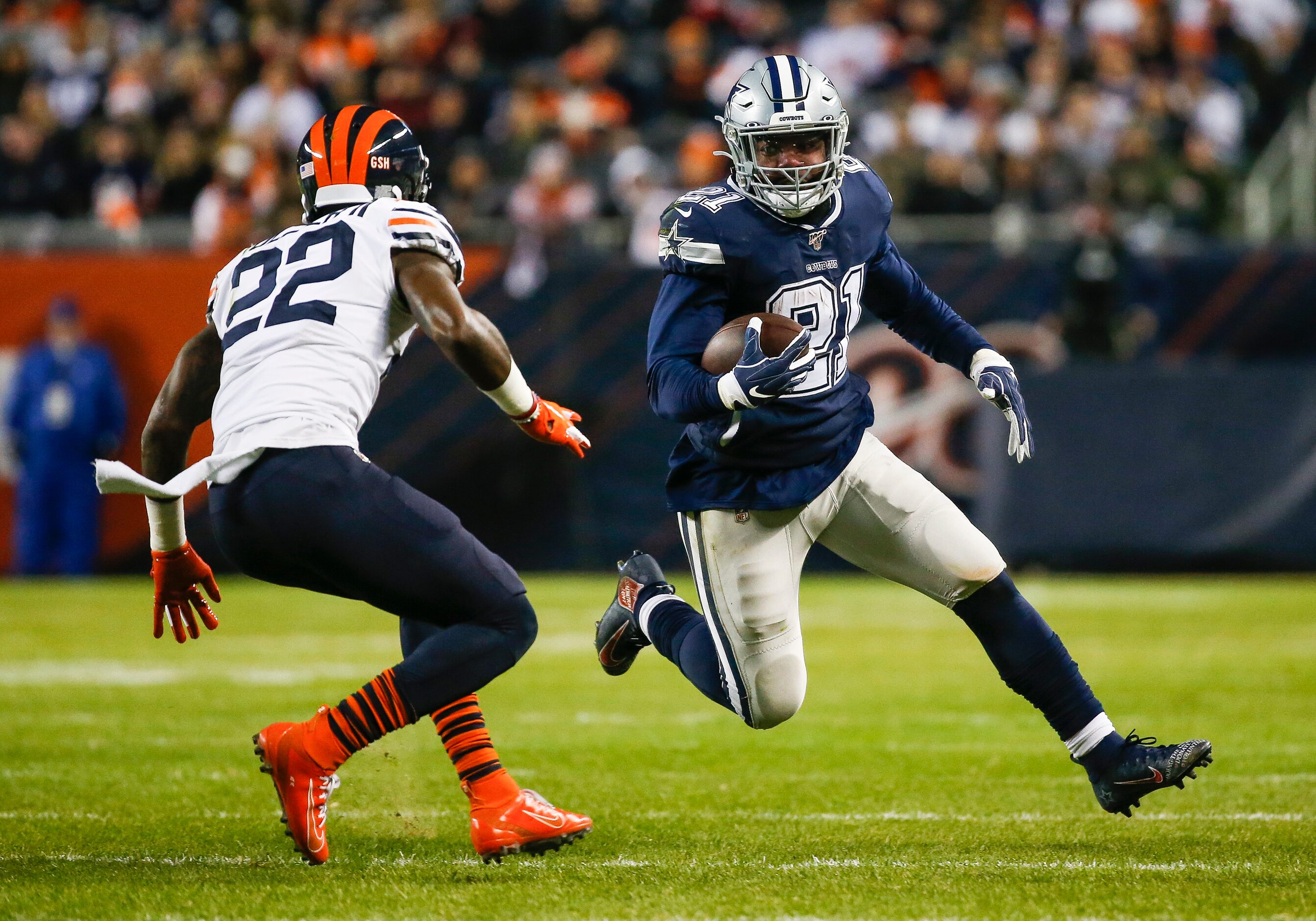 Dallas Cowboys running back Ezekiel Elliott (21) makes a break past Chicago Bears defensive...