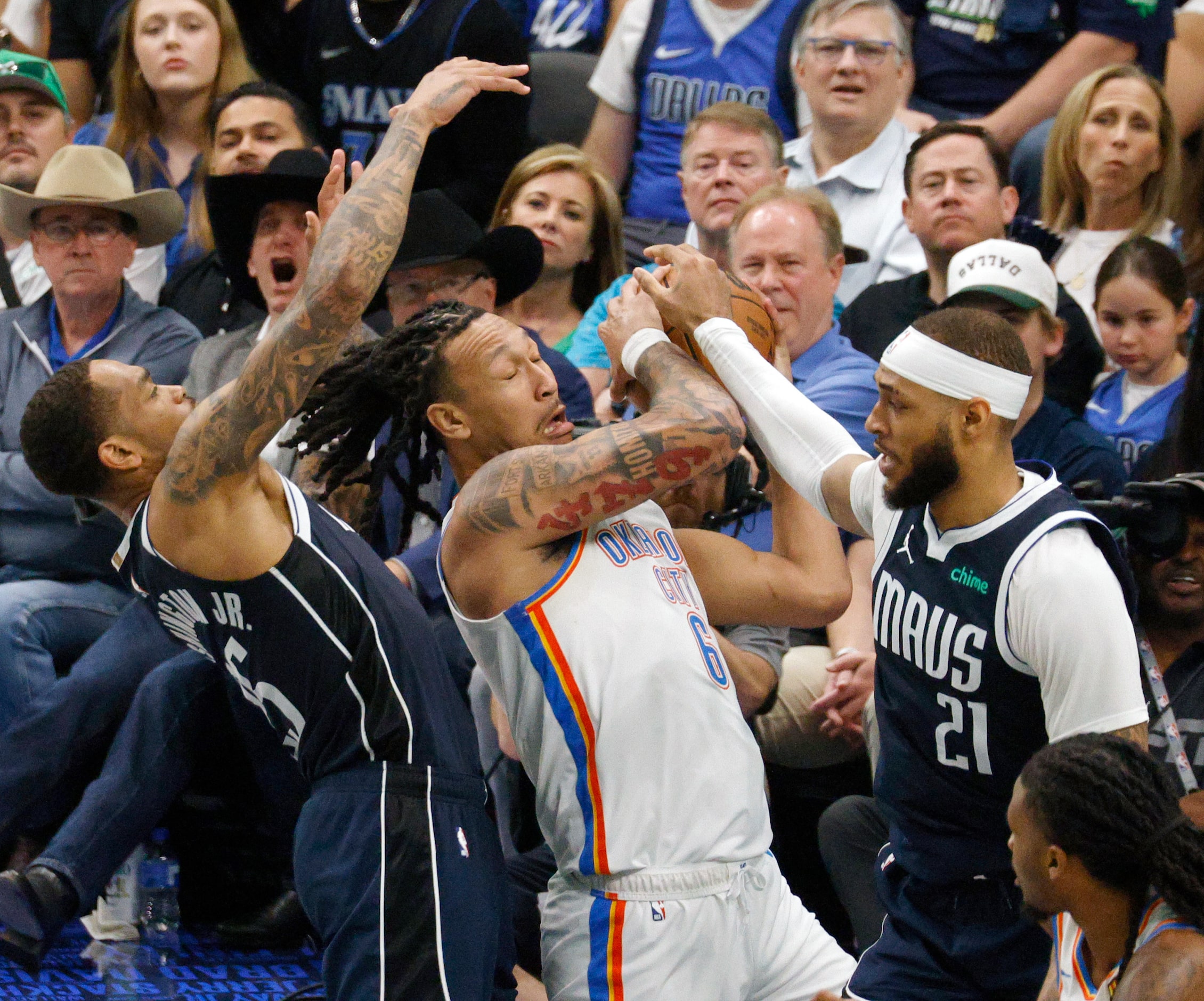 Oklahoma City Thunder forward Jaylin Williams (6) keeps the ball away from Dallas Mavericks...