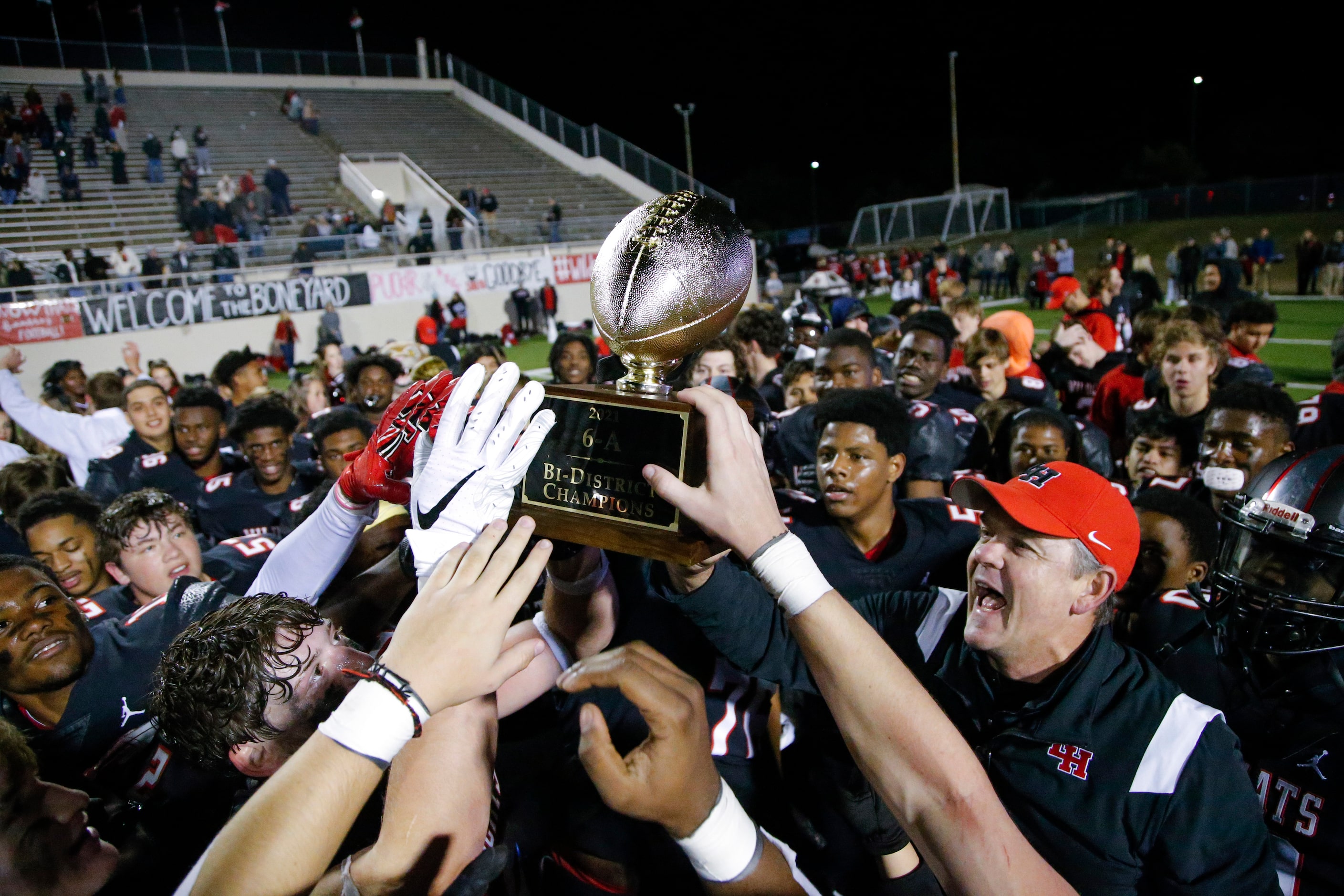 Lake Highlands head coach Lonnie Jordan, right, celebrates with his team a 29-24 win over...