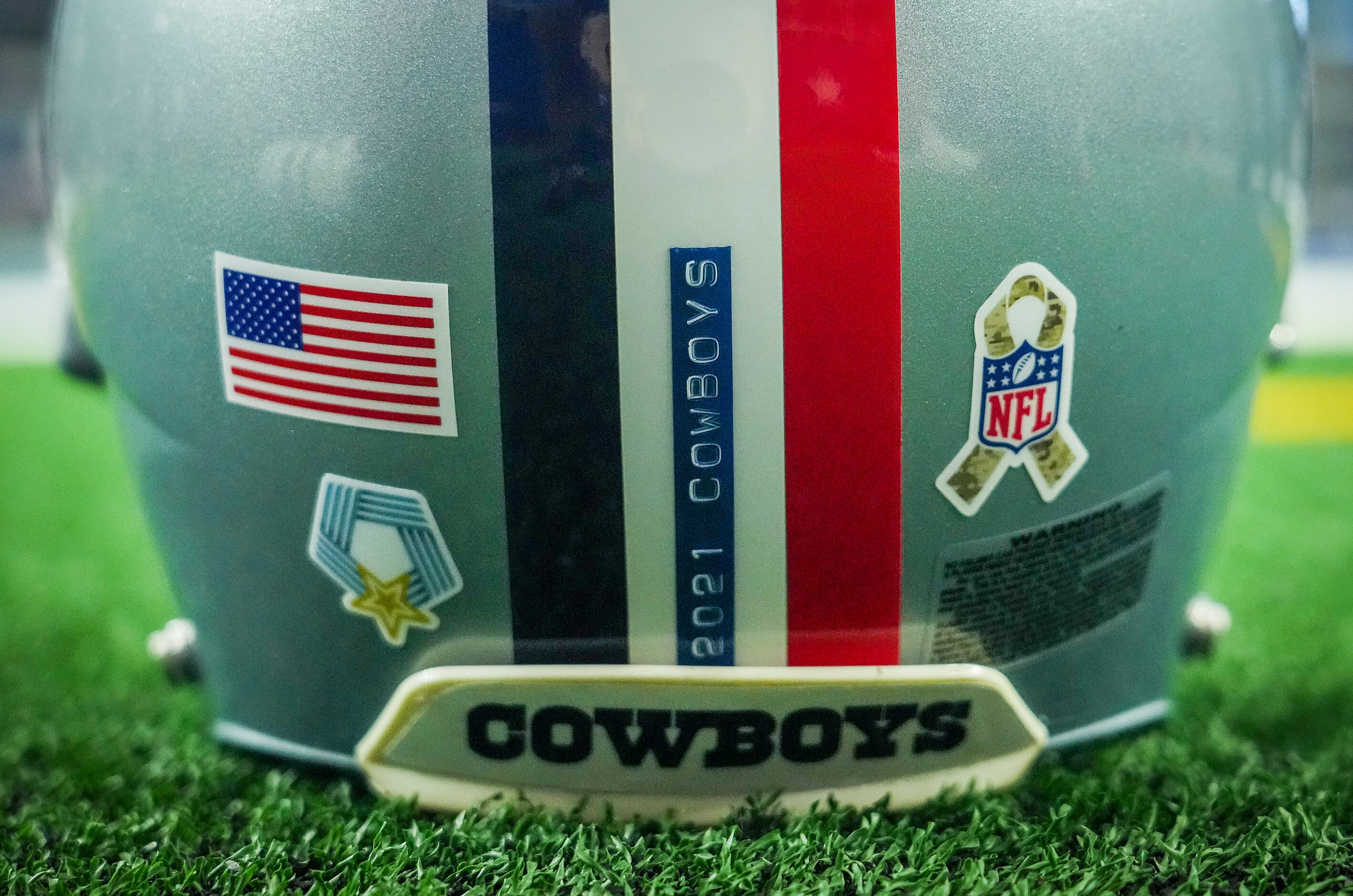 Dallas Cowboys honoring military service with special helmet