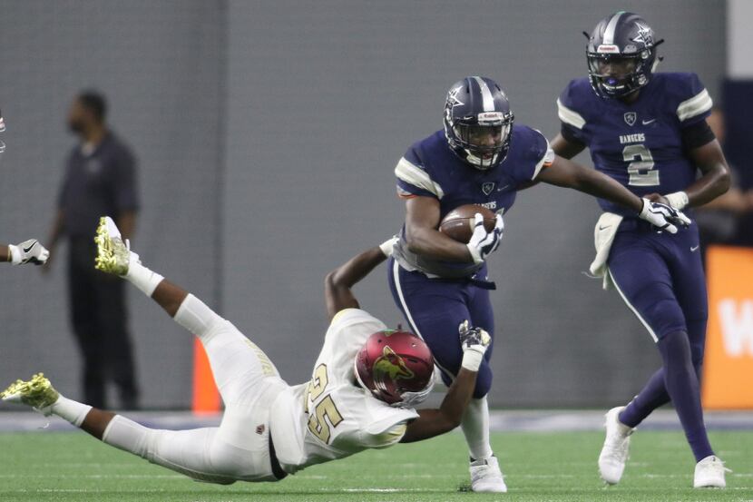 Frisco Lone Star running back Kirby Bennett lll (21) pulls away from Frisco Heritage...