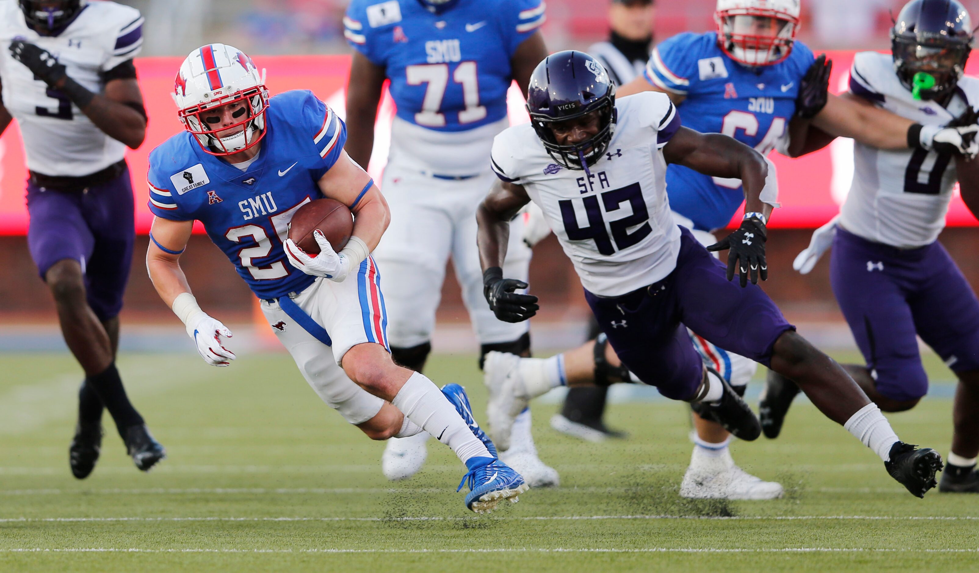 Southern Methodist Mustangs running back TJ McDaniel (25) runs up the field past Stephen F....