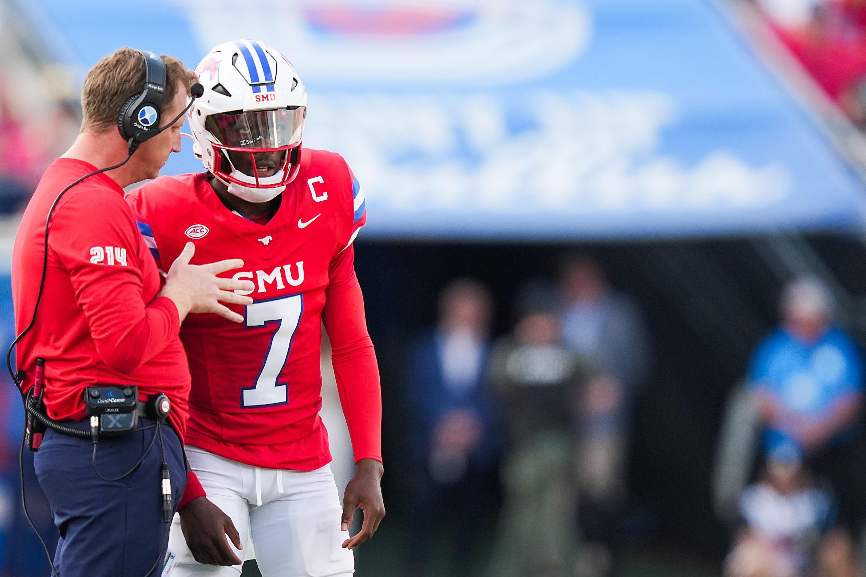 SMU quarterback Kevin Jennings (7) talks with head coach Rhett Lashlee during the first half...