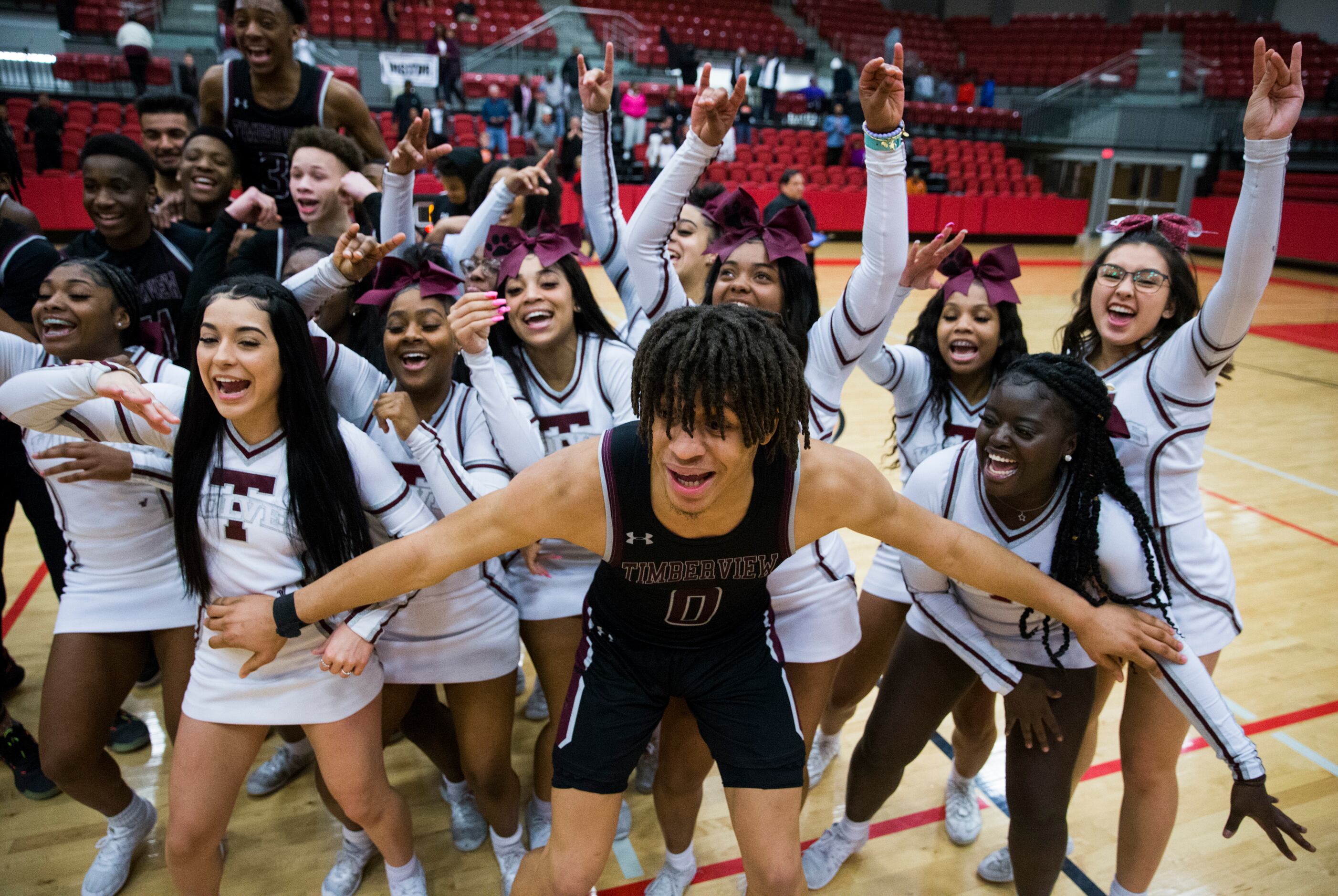Mansfield Timberview guard Joey Madimba (0), cheerleaders and other players celebrate a...